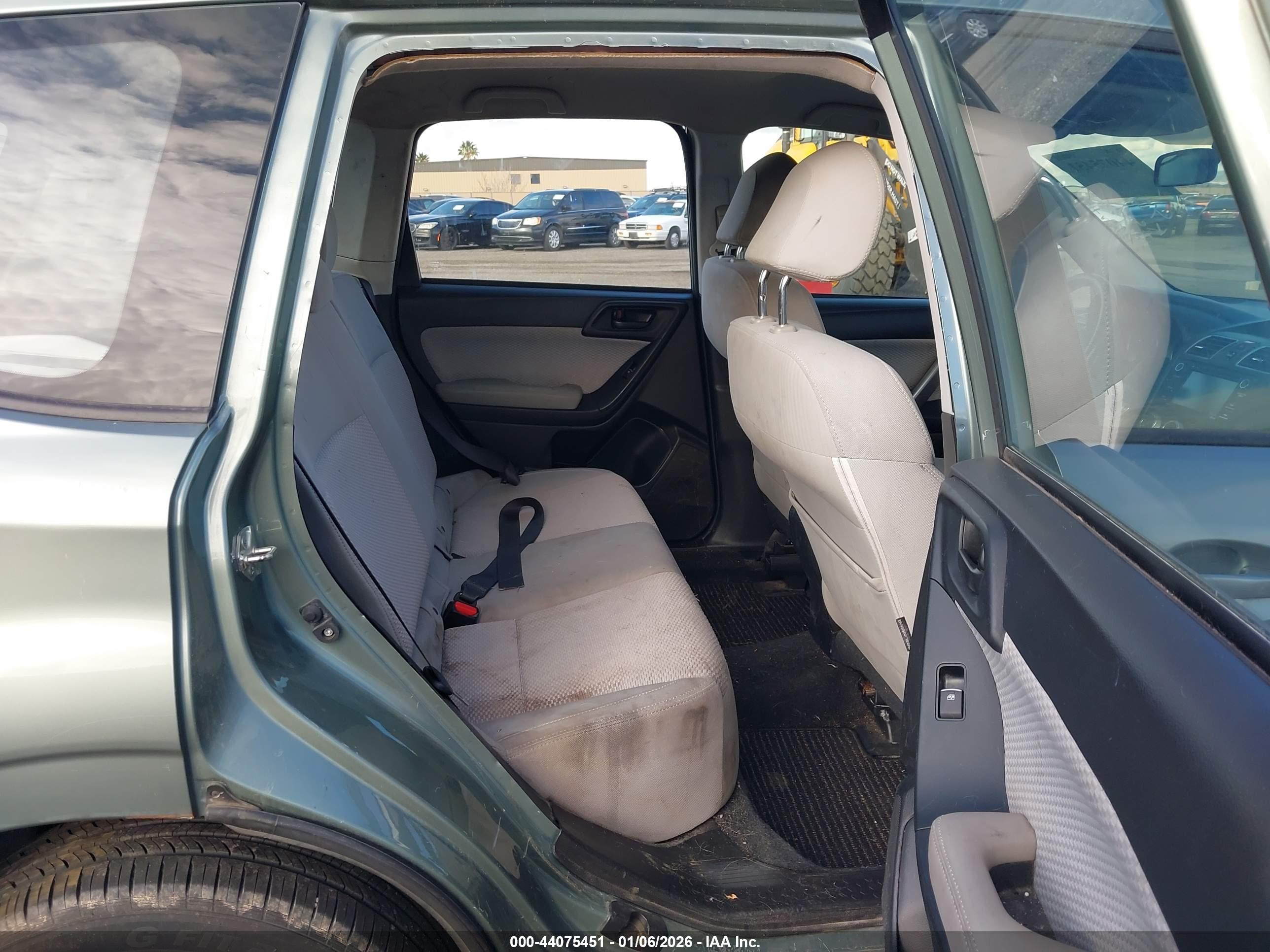 SUBARU FORESTER image 8
