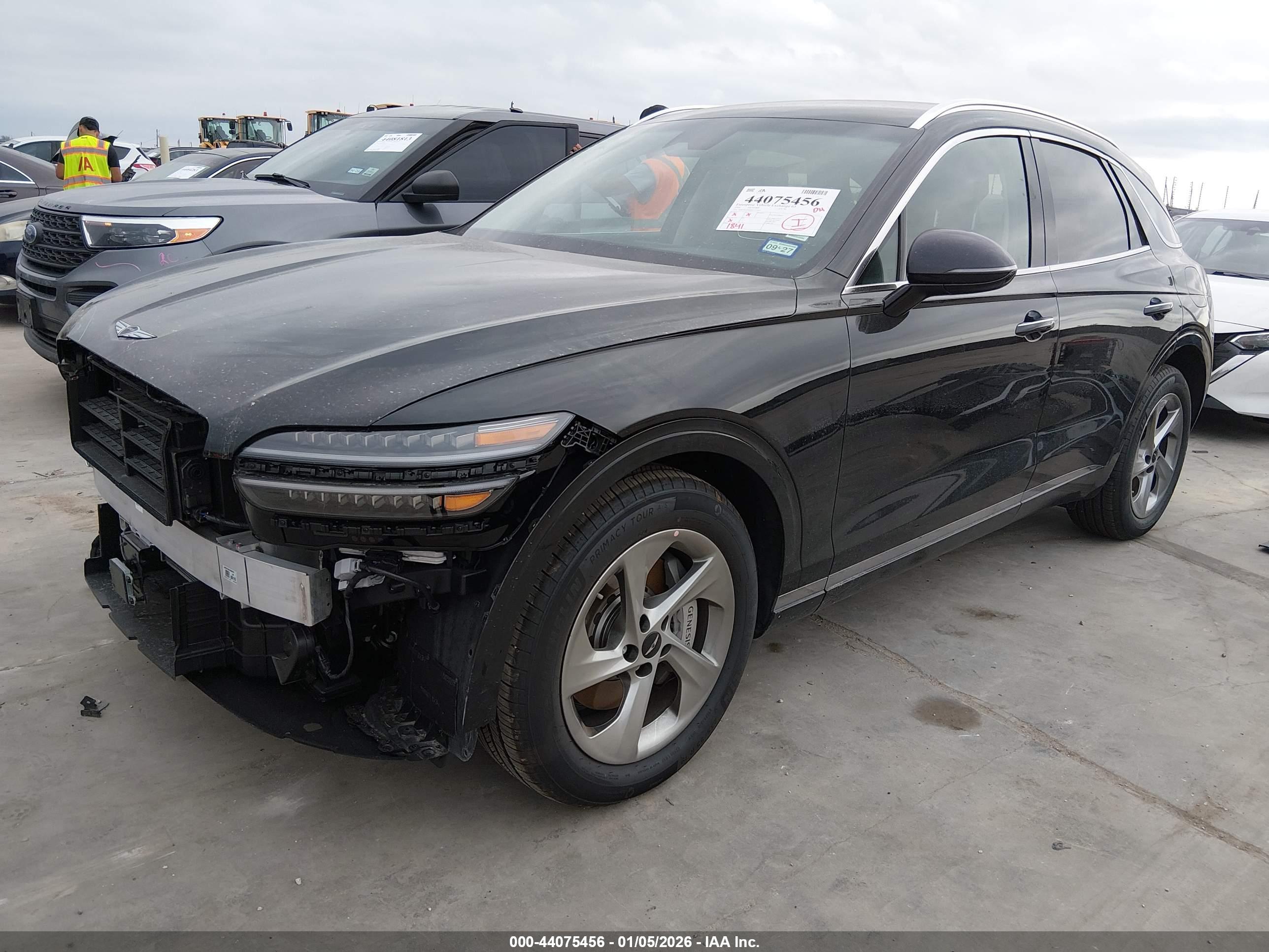 GENESIS GV70 image 2