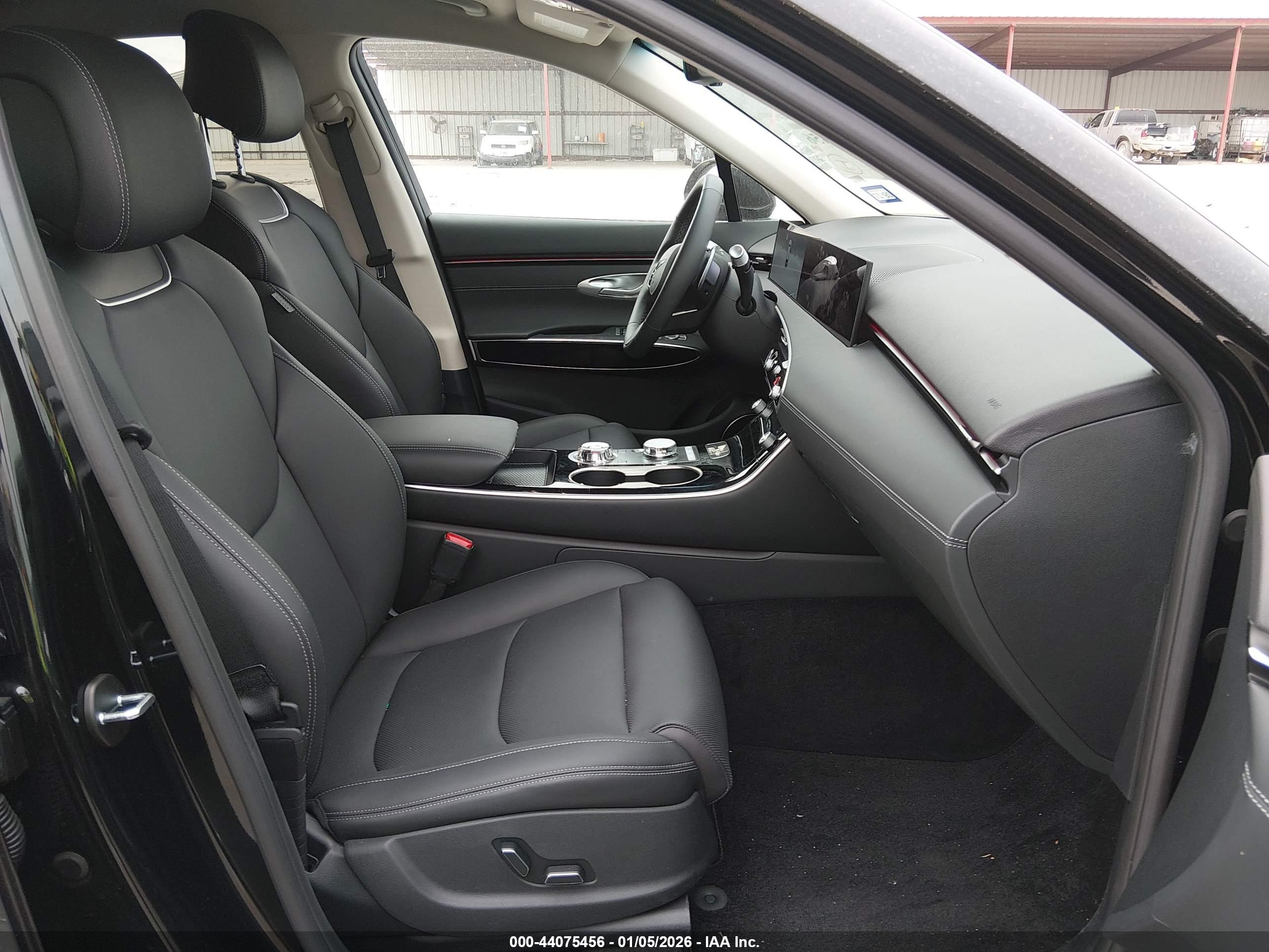 GENESIS GV70 image 5