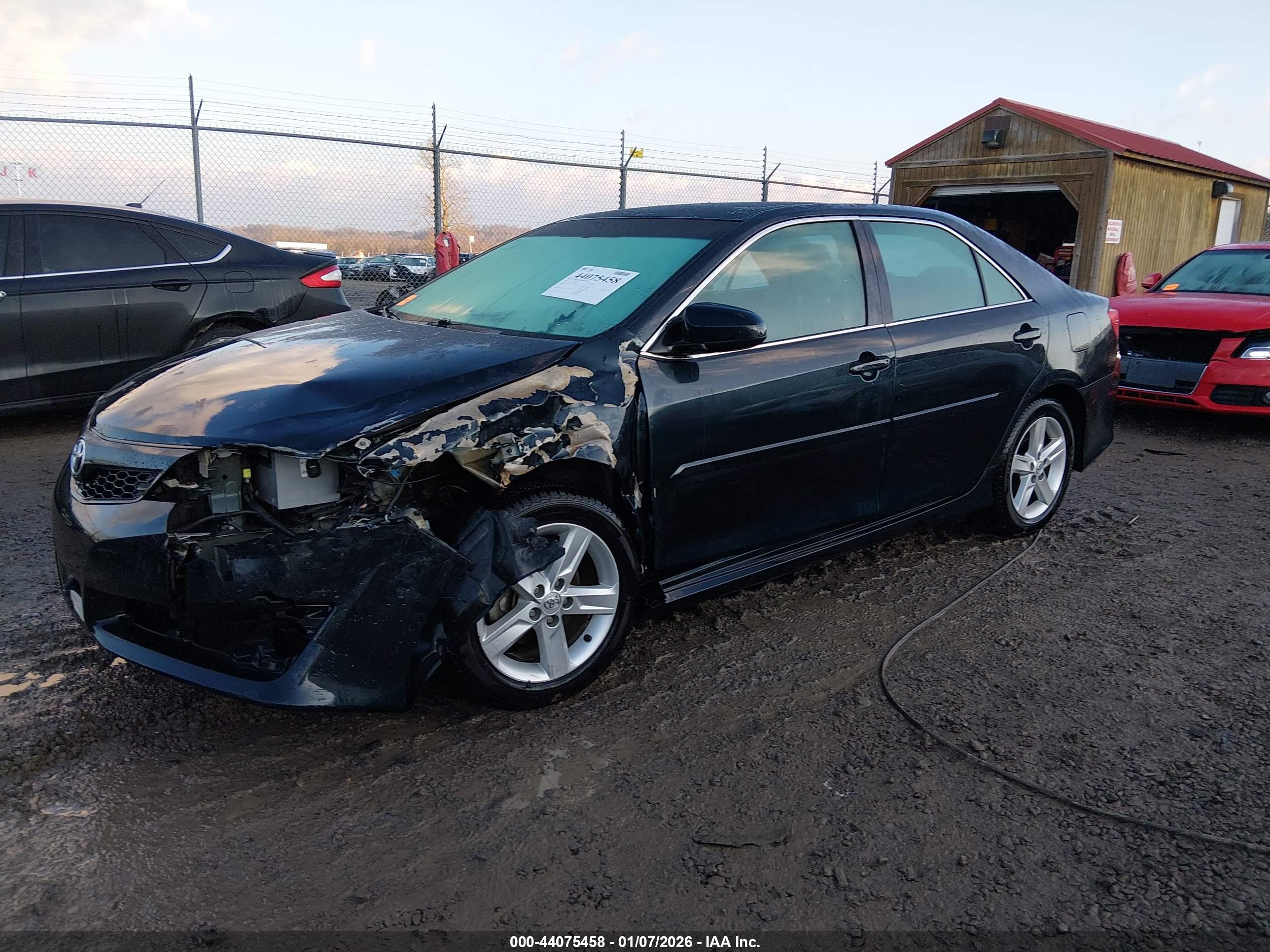 TOYOTA CAMRY image 2