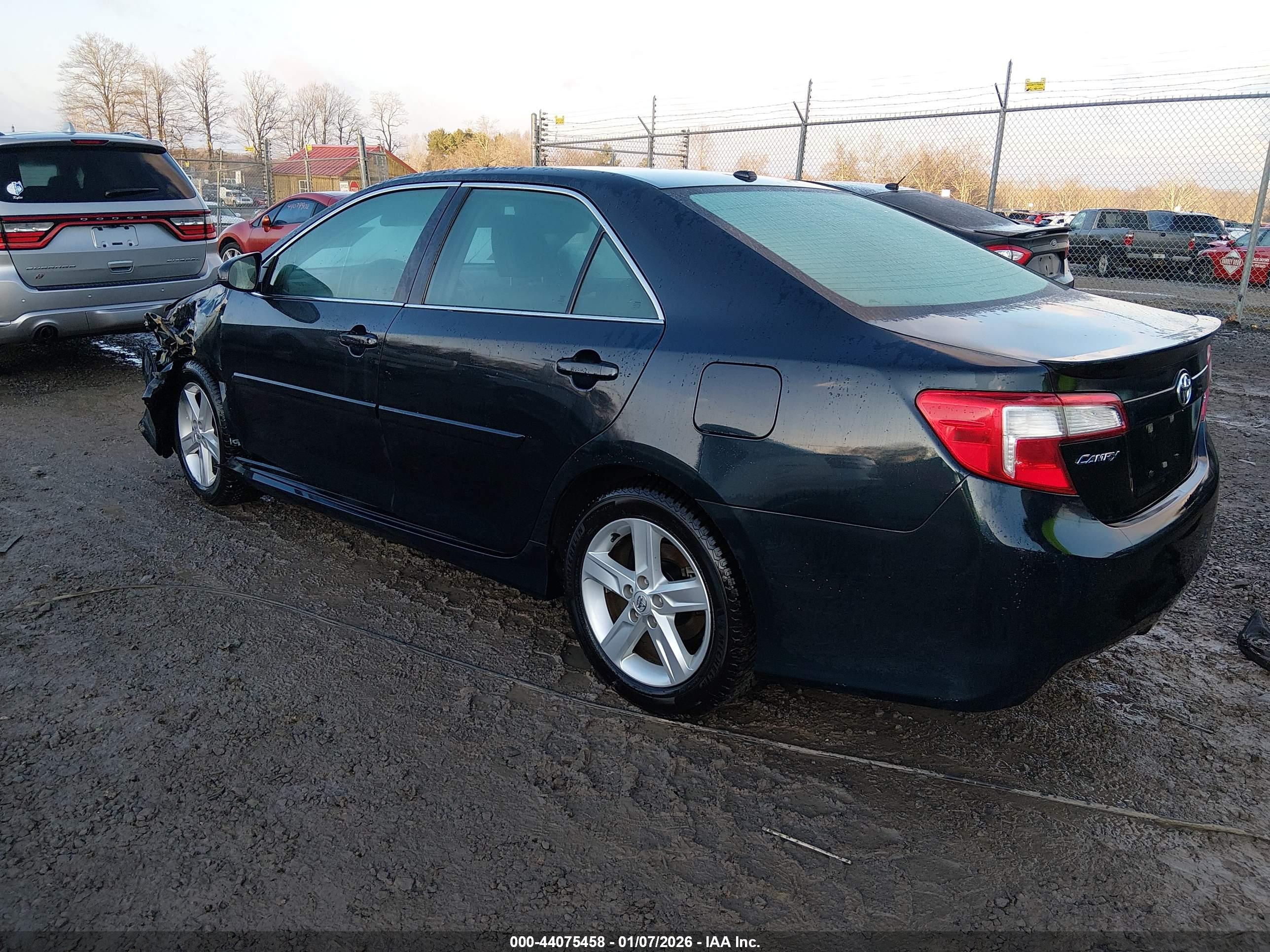 TOYOTA CAMRY image 3