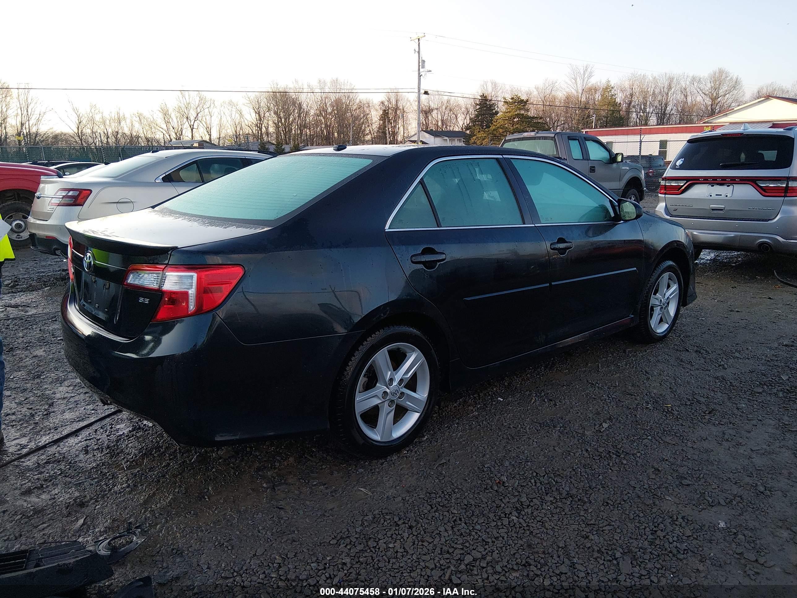 TOYOTA CAMRY image 4