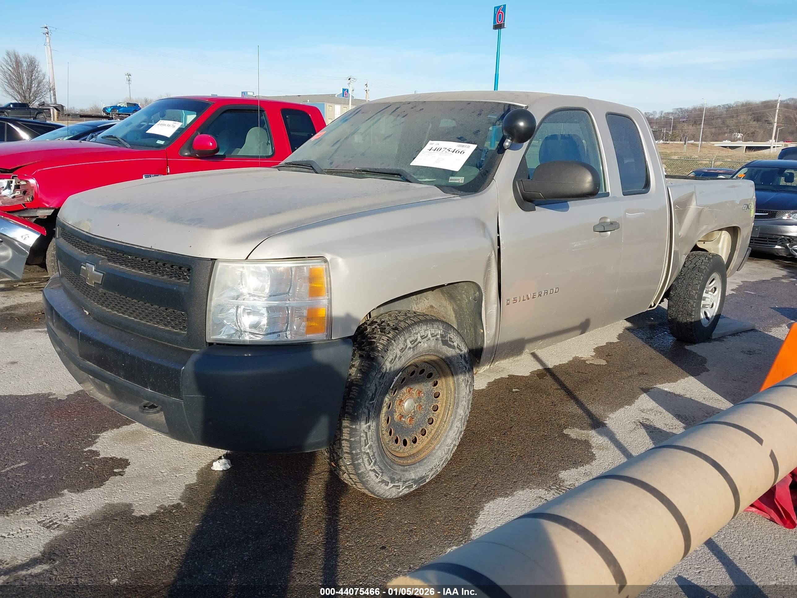 CHEVROLET SILVERADO image 2
