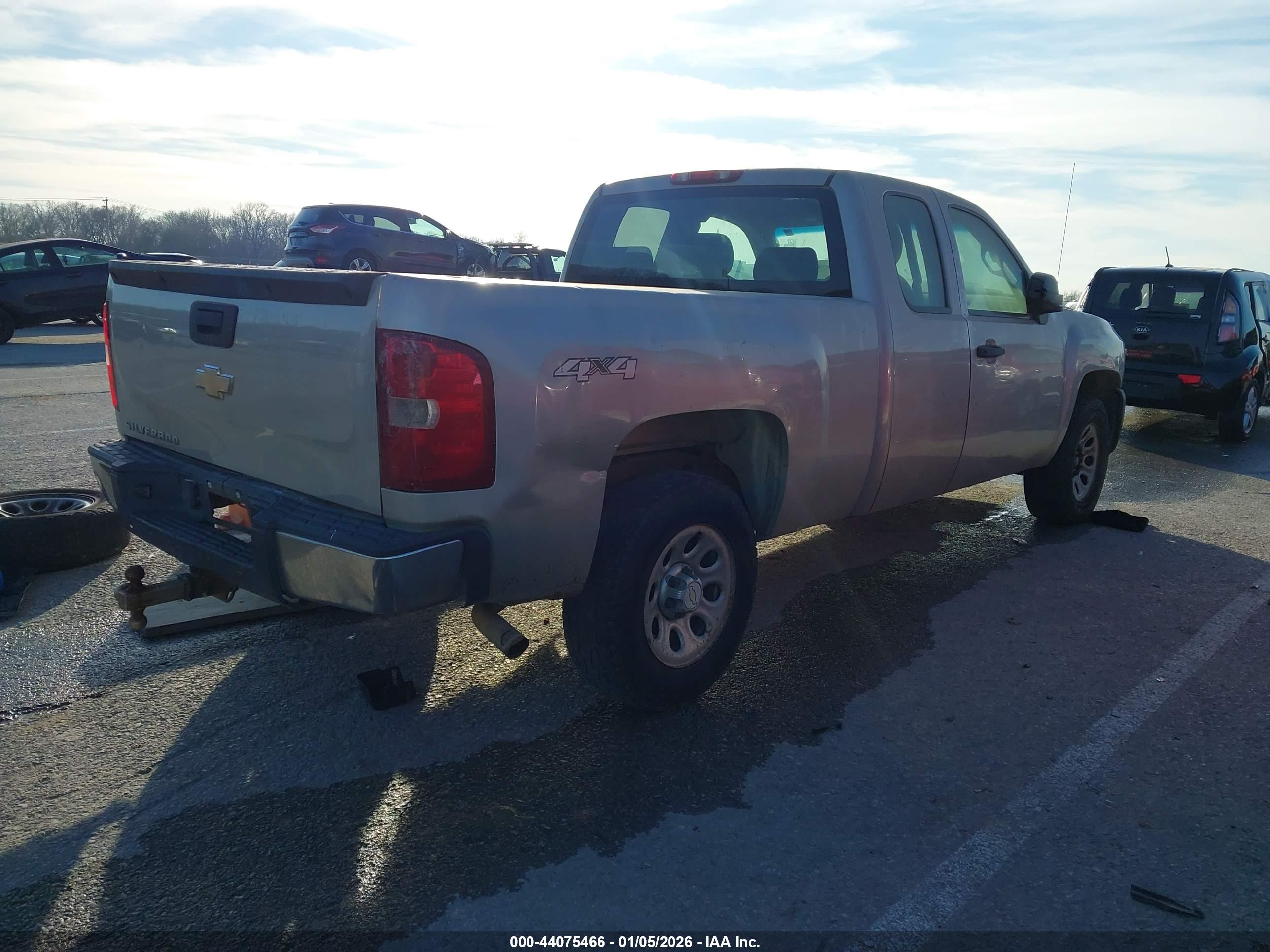 CHEVROLET SILVERADO image 4