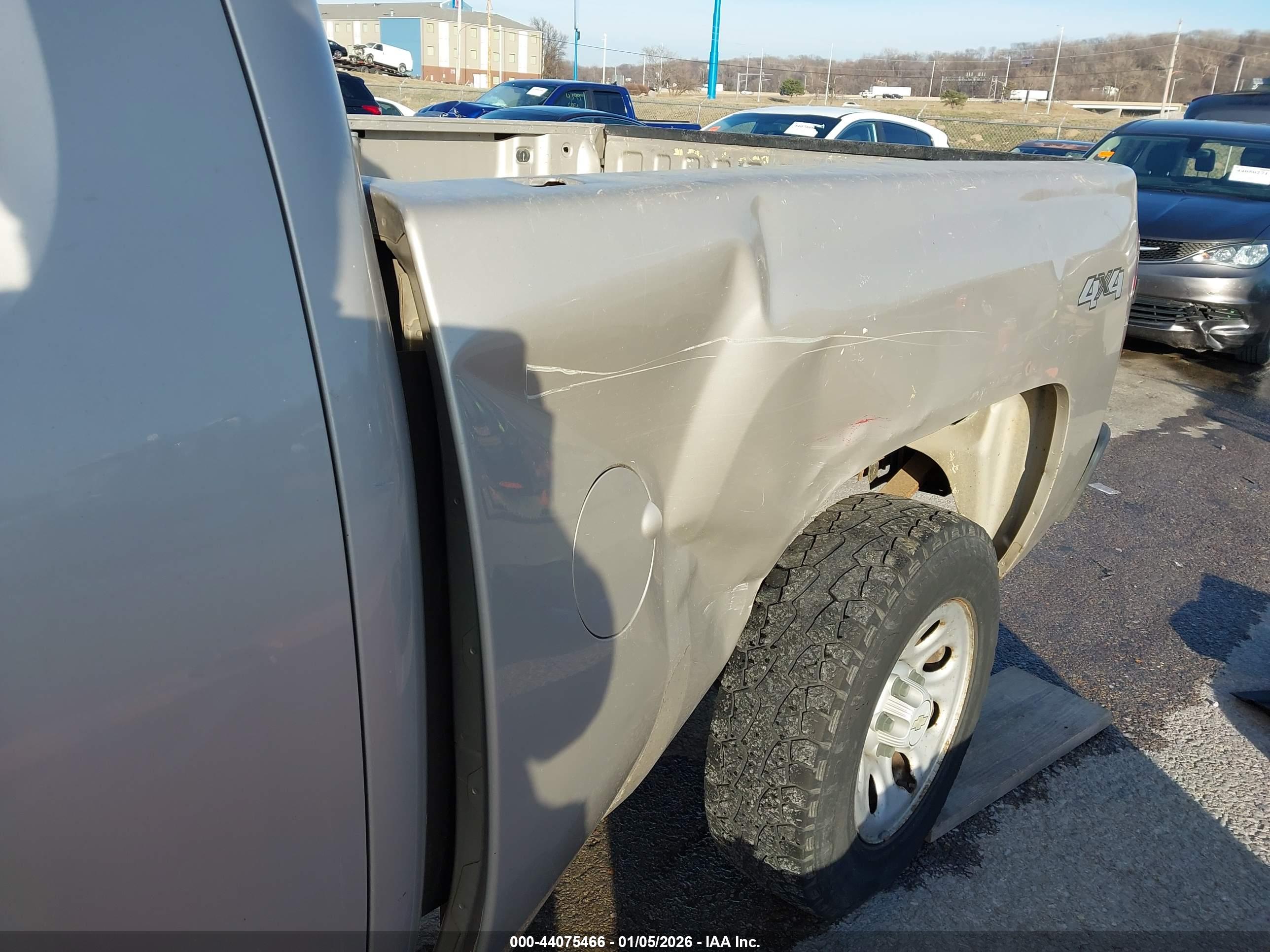 CHEVROLET SILVERADO image 6