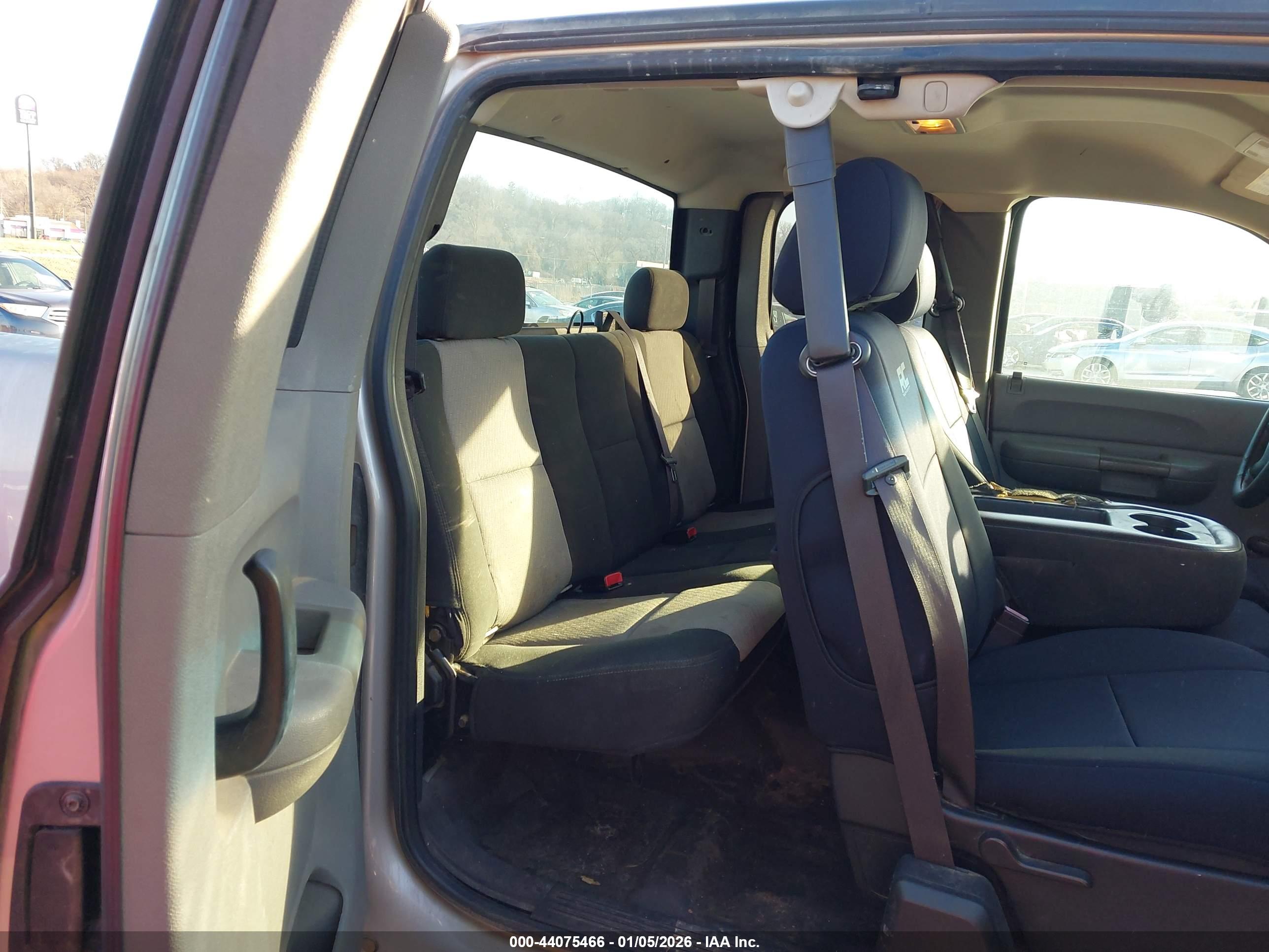 CHEVROLET SILVERADO image 8