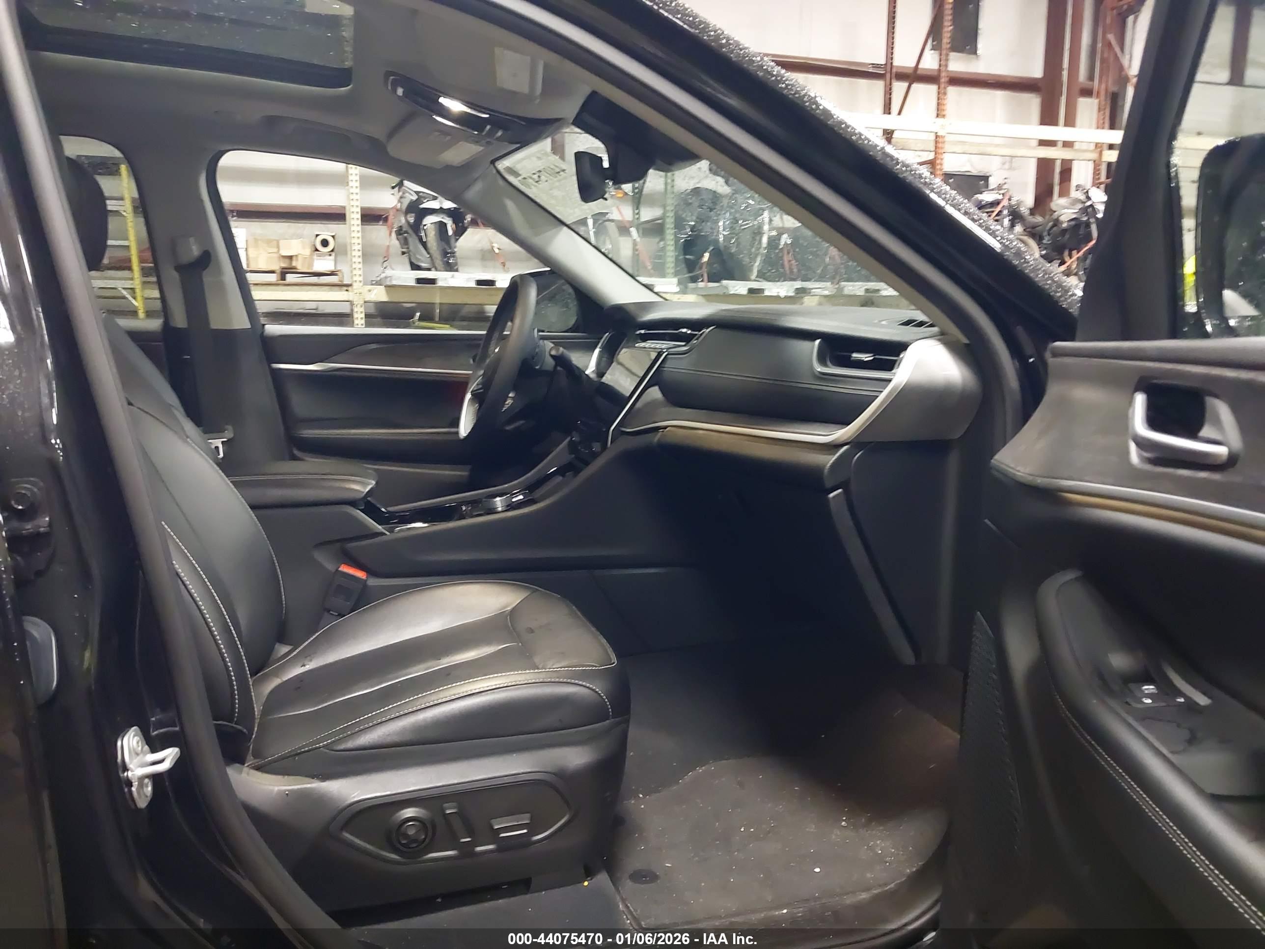 JEEP GRAND image 5