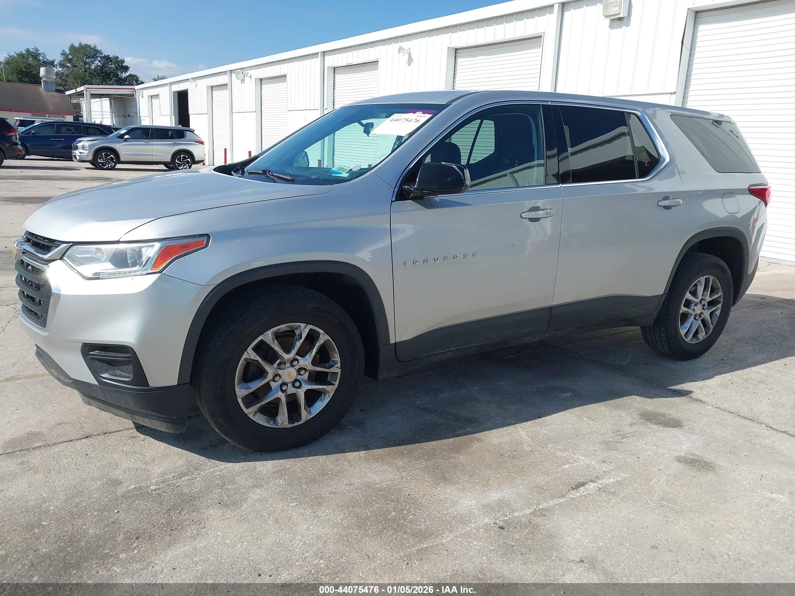 CHEVROLET TRAVERSE image 2