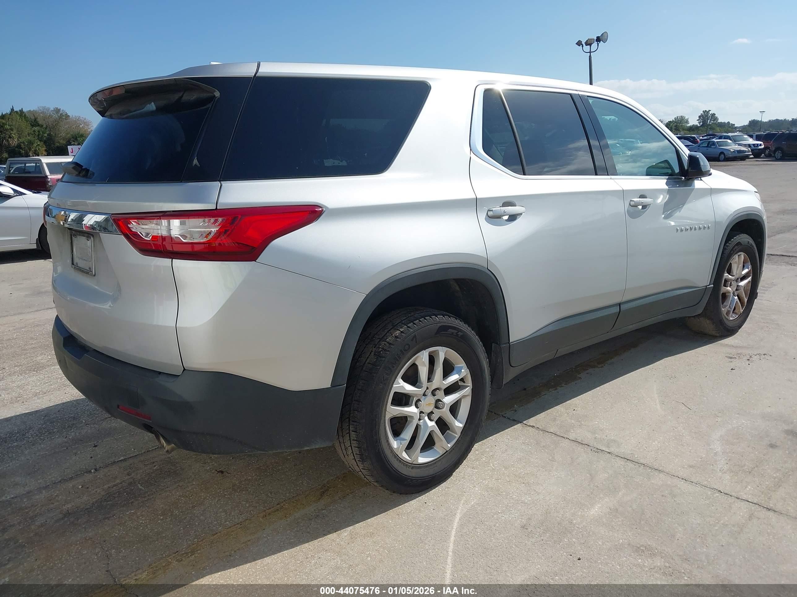 CHEVROLET TRAVERSE image 4