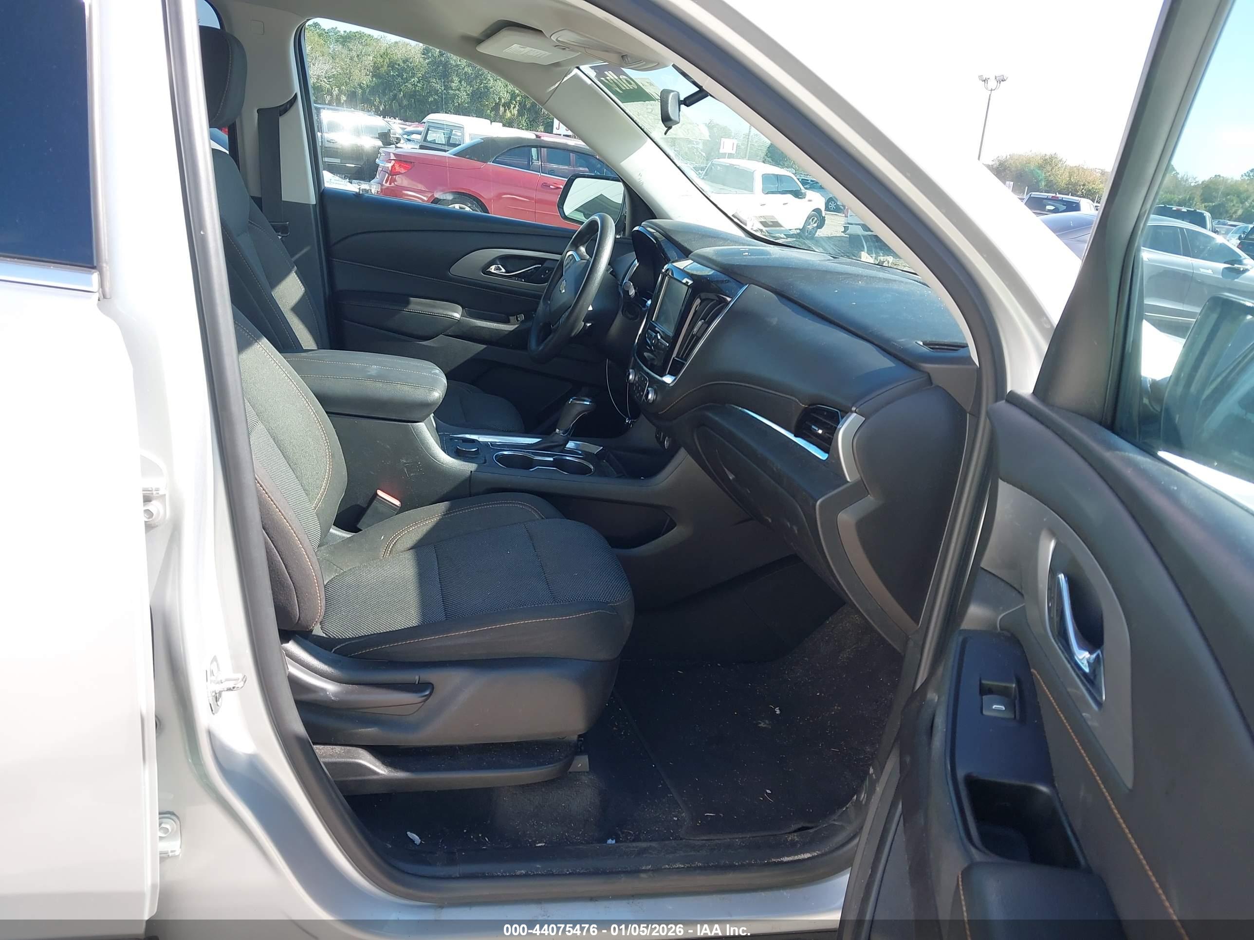 CHEVROLET TRAVERSE image 5