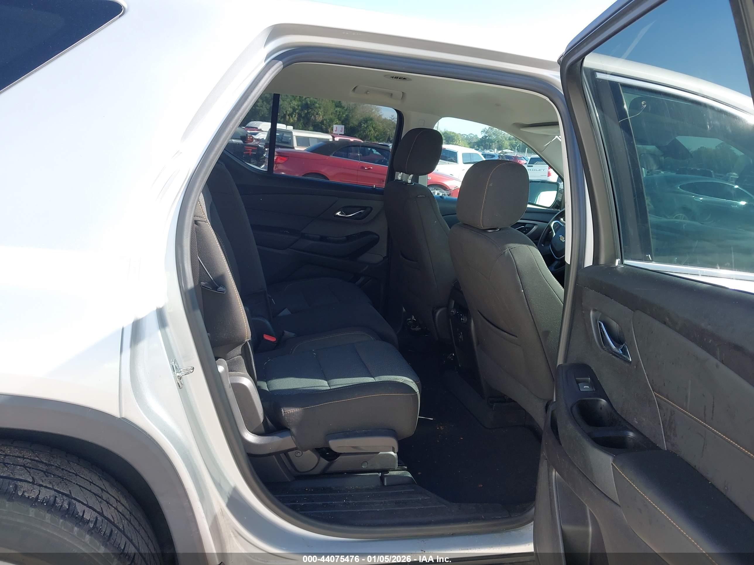 CHEVROLET TRAVERSE image 8