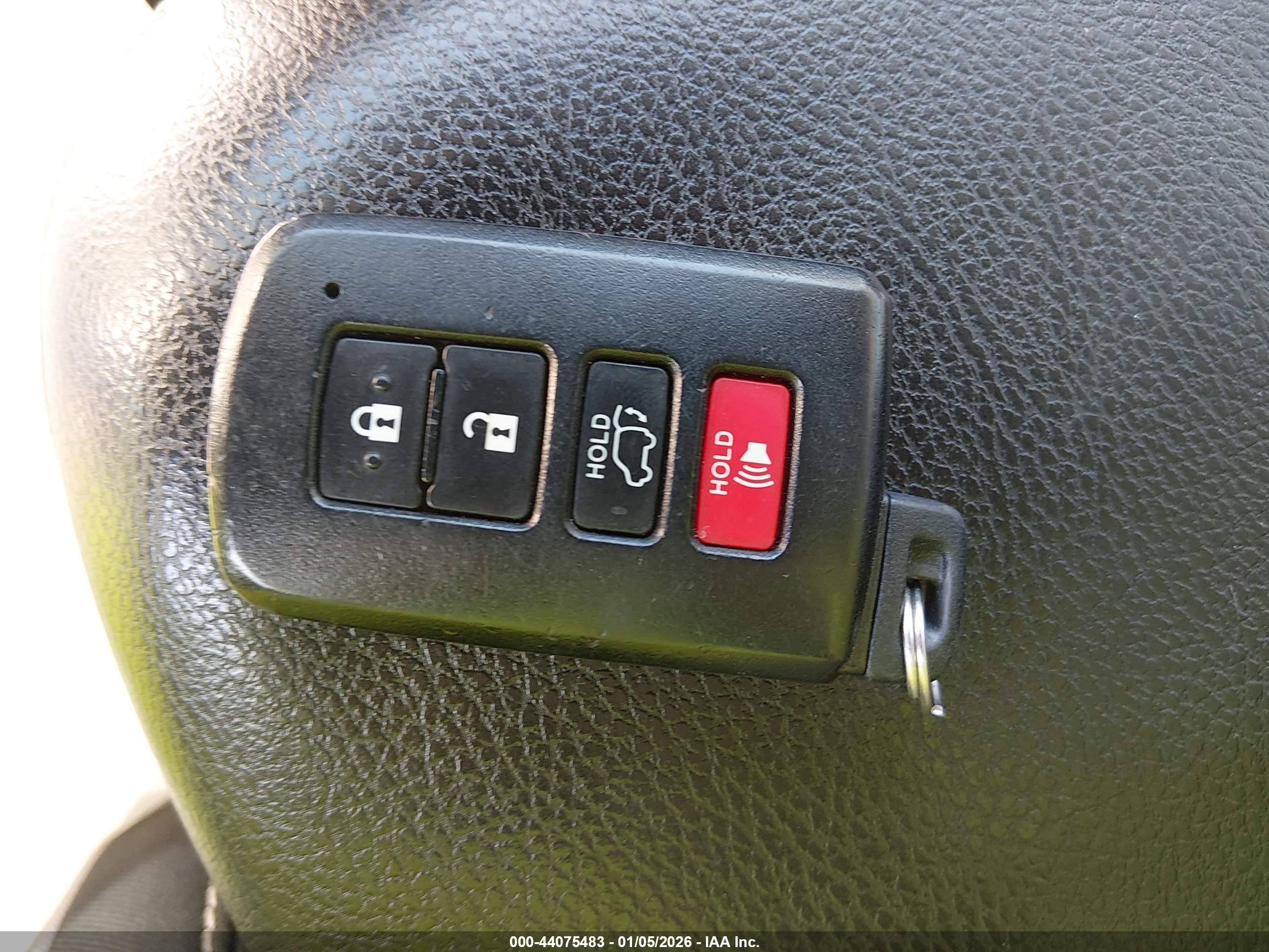 TOYOTA RAV4 image 11