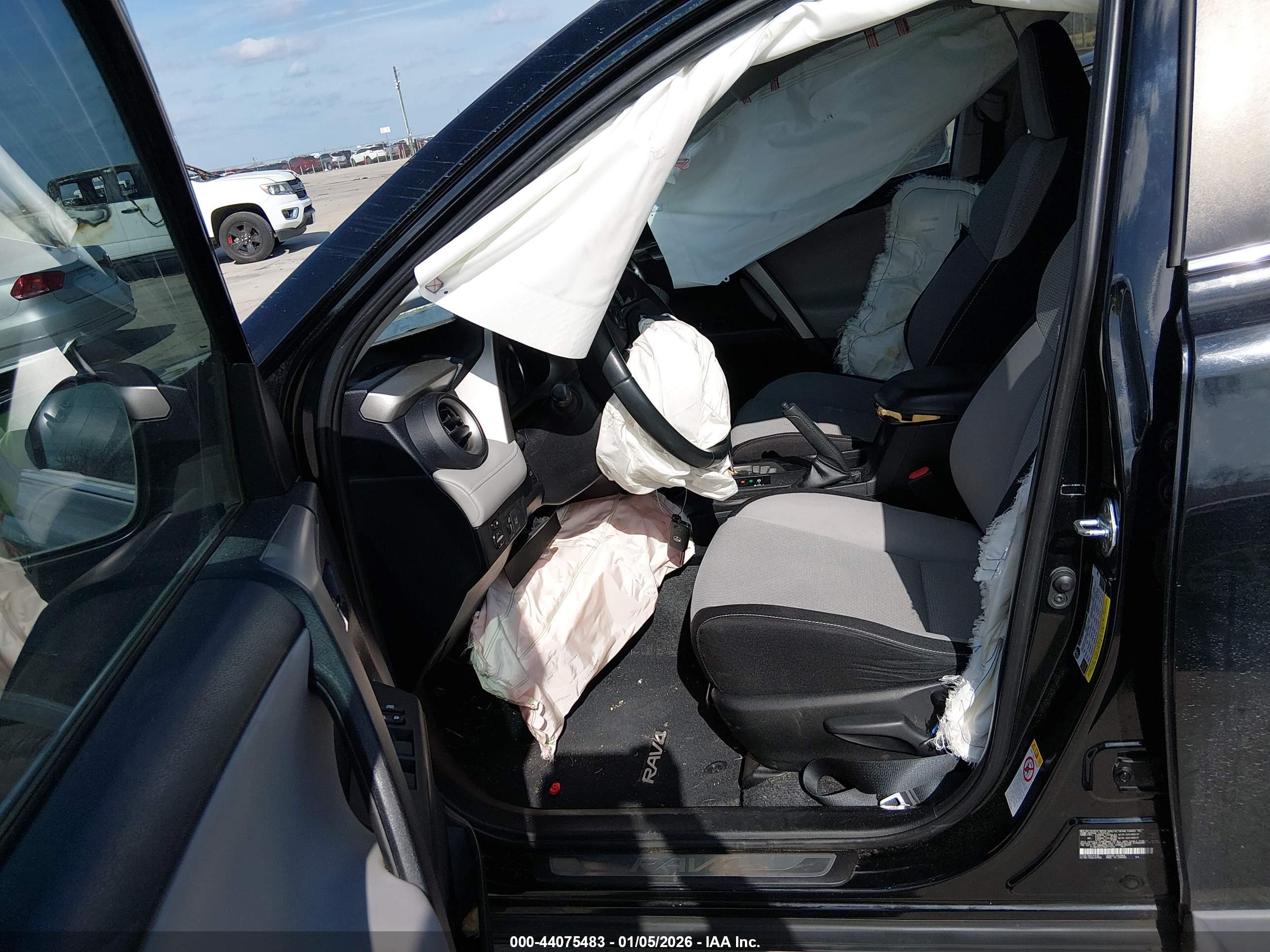 TOYOTA RAV4 image 5