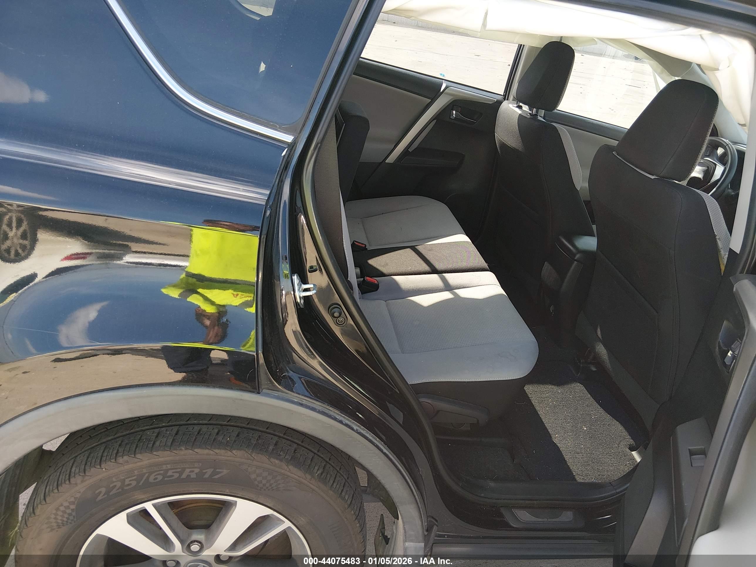 TOYOTA RAV4 image 8