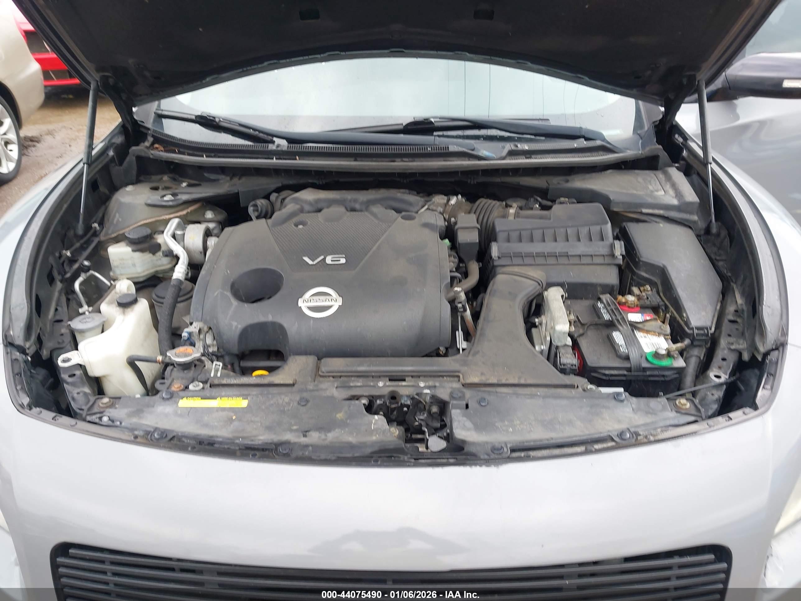 NISSAN MAXIMA image 10