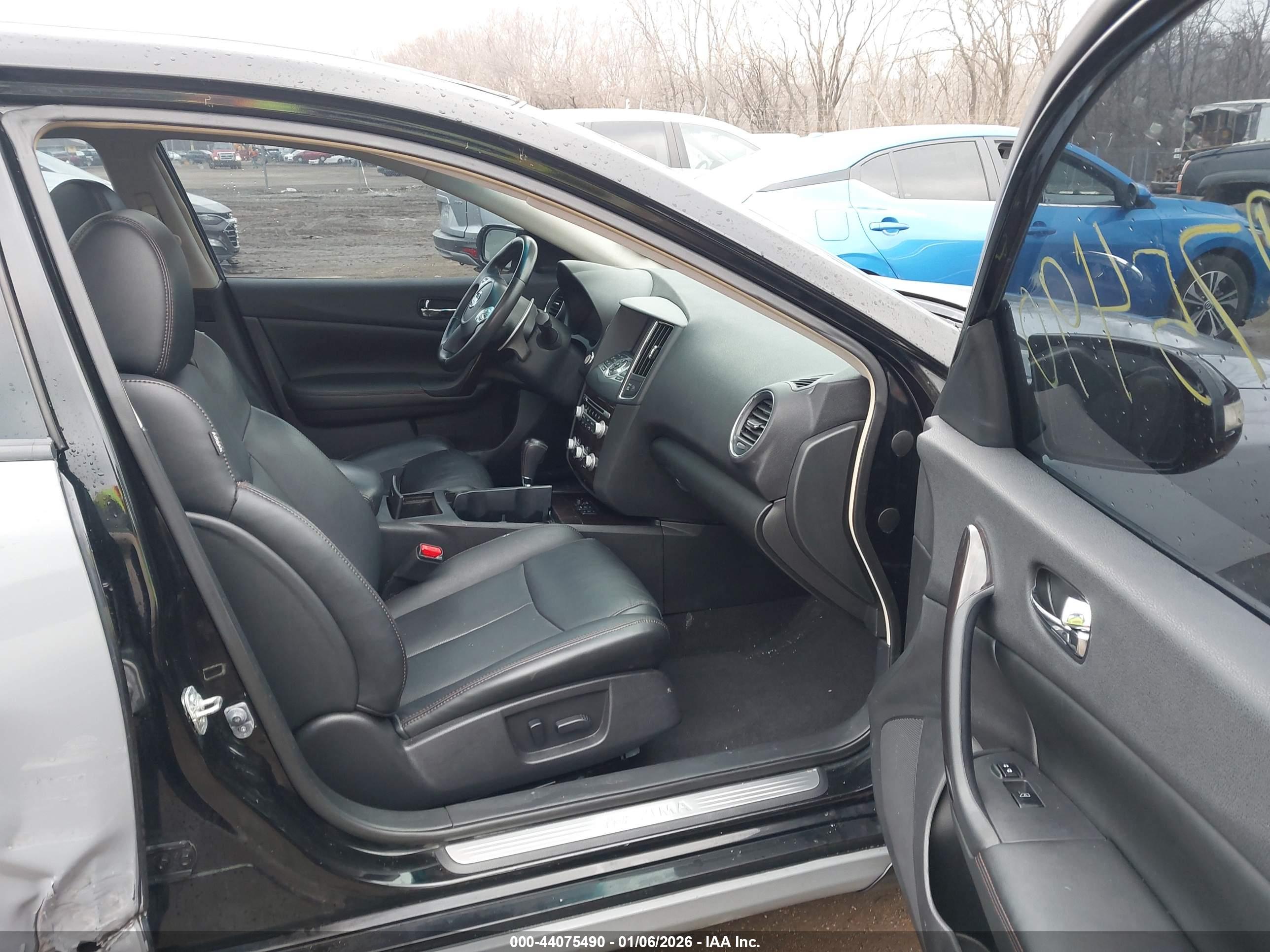 NISSAN MAXIMA image 5