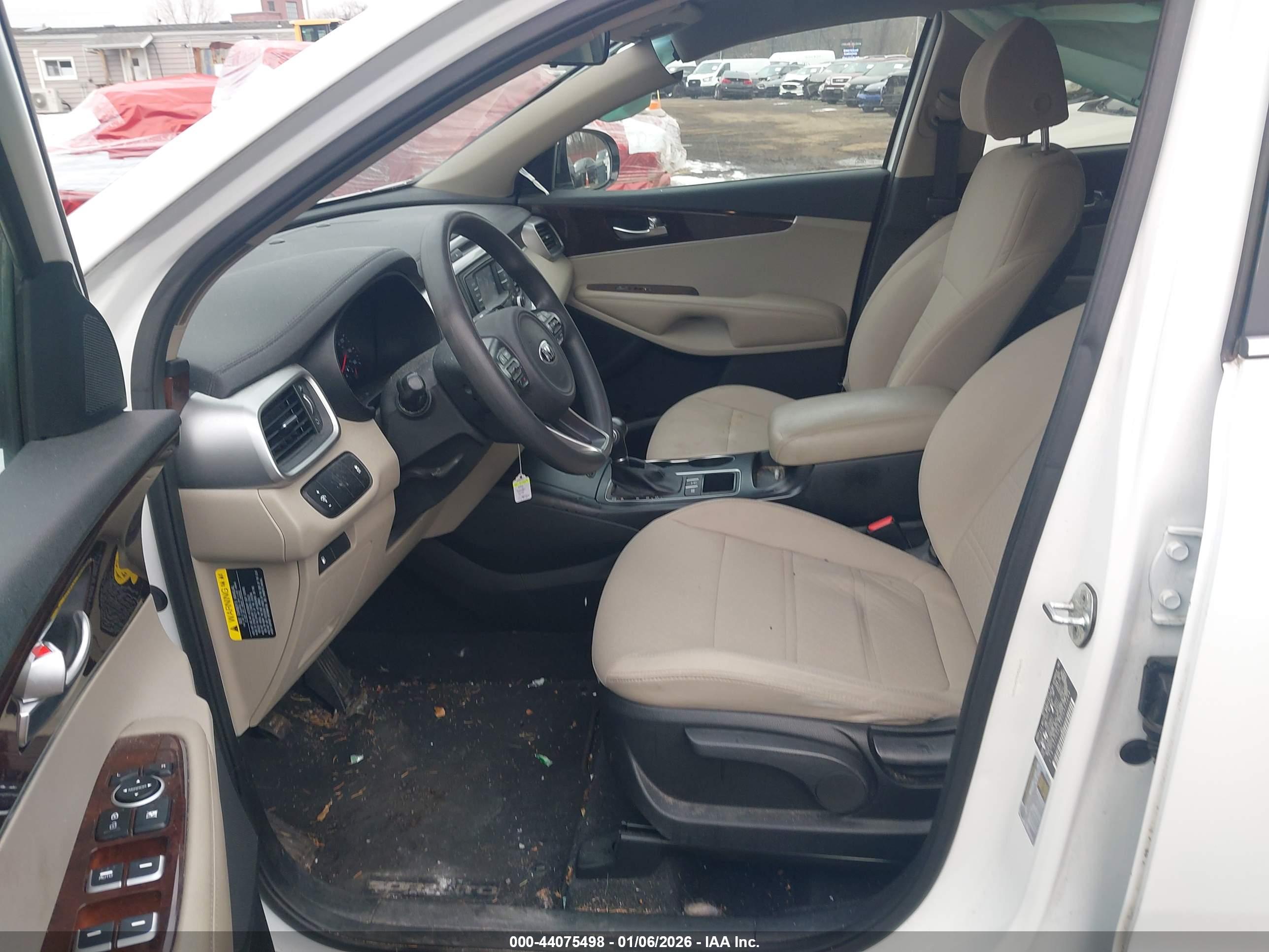 KIA SORENTO image 5