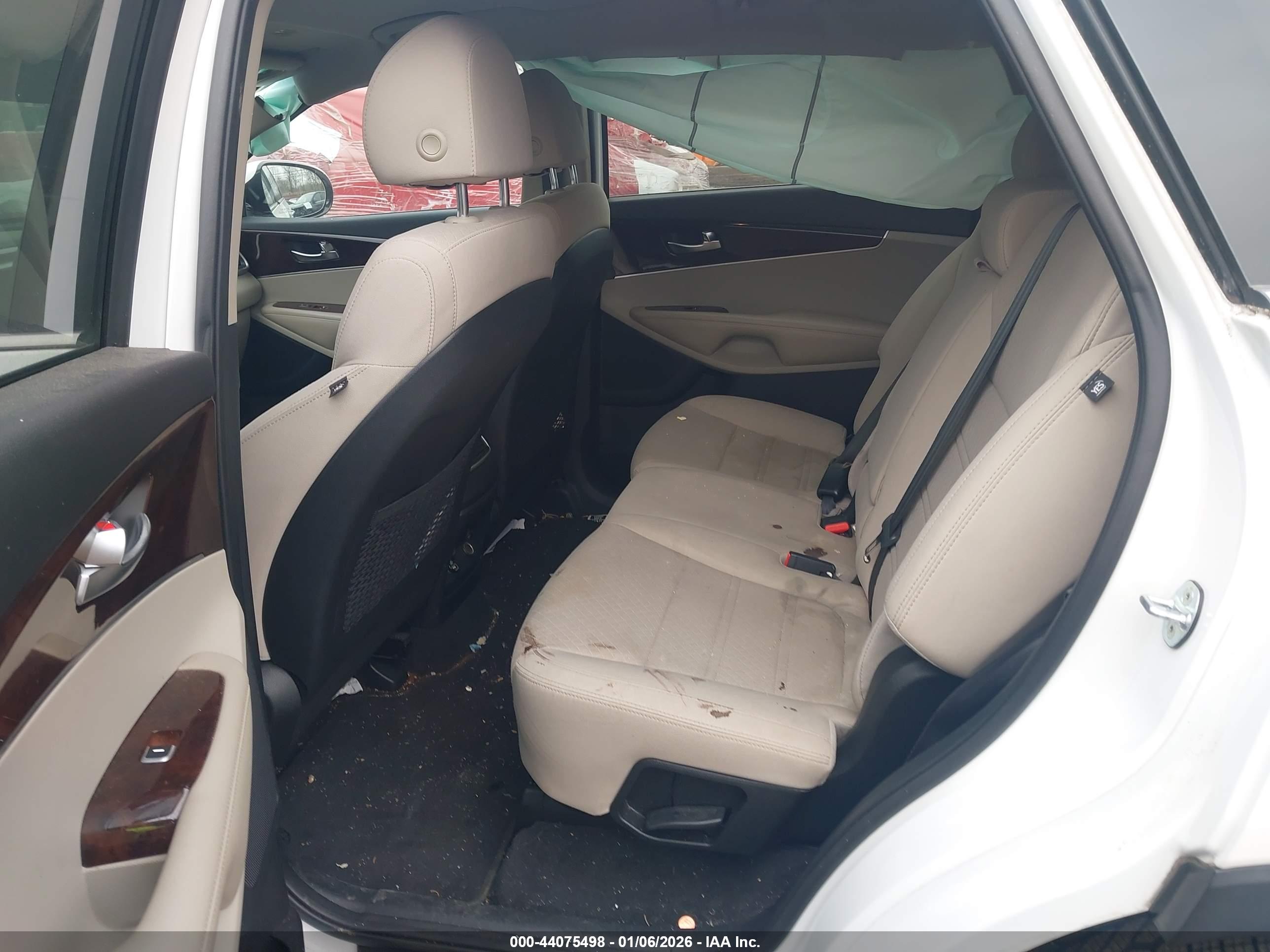 KIA SORENTO image 8