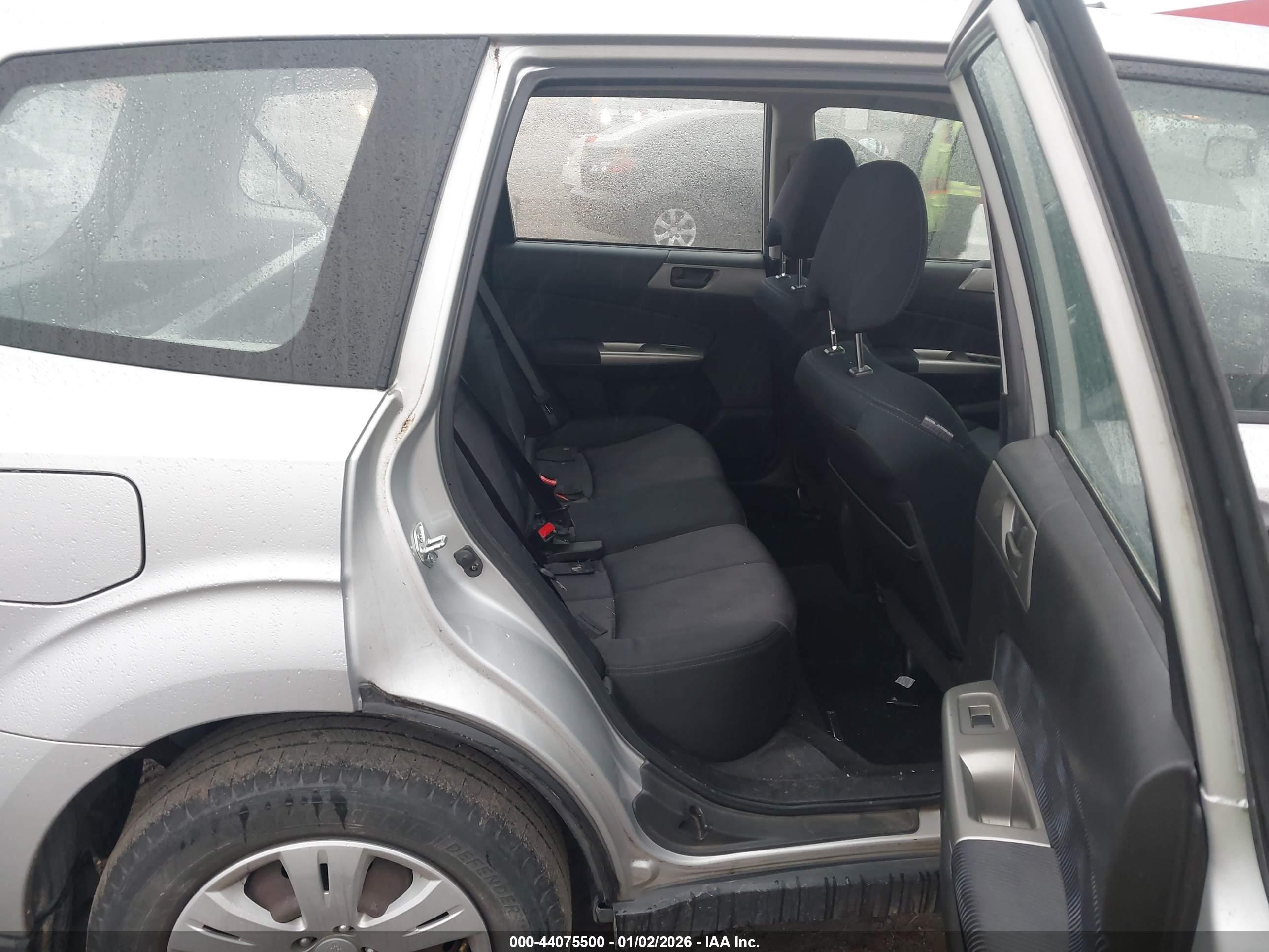SUBARU FORESTER image 8