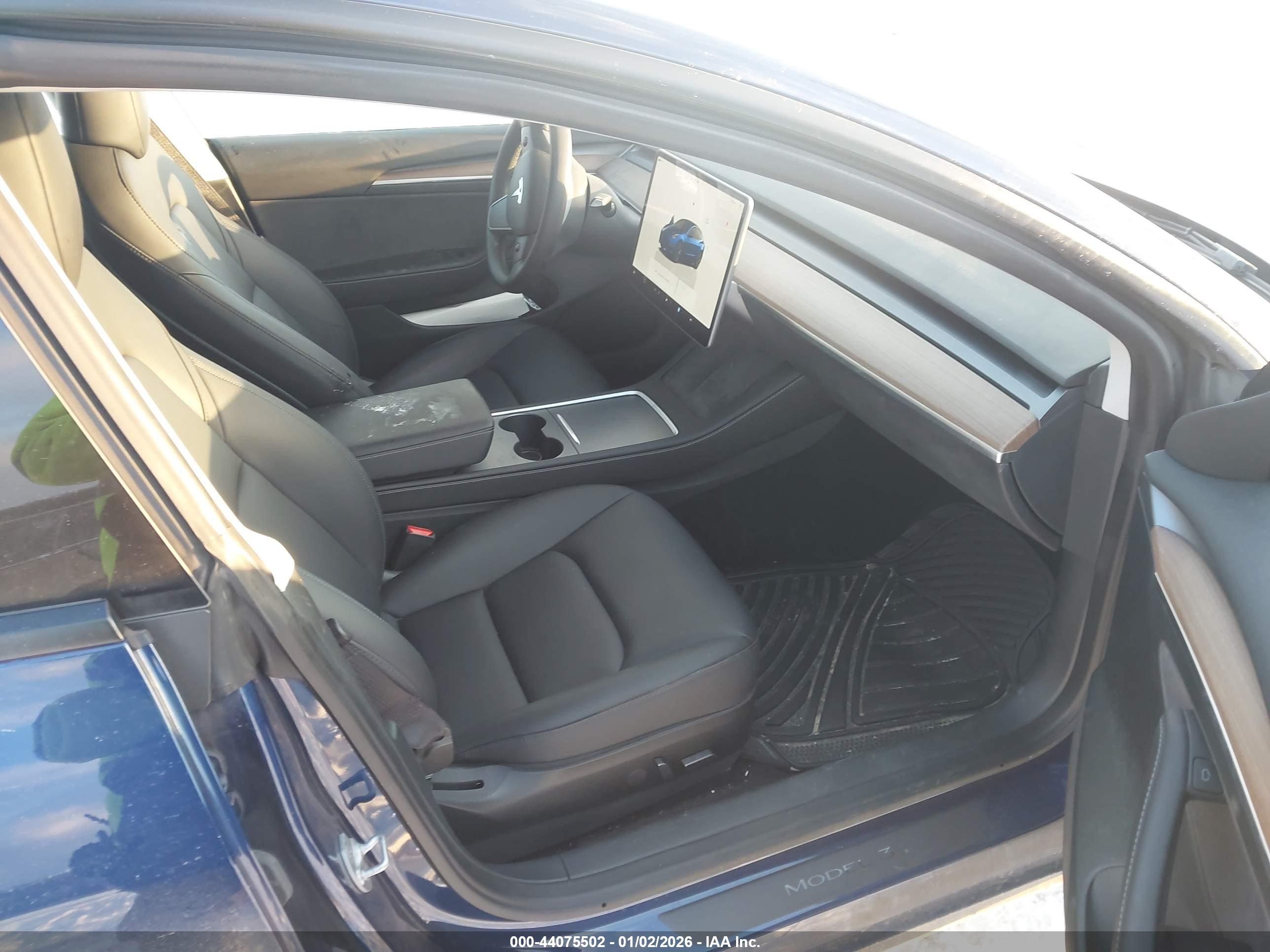 TESLA MODEL image 5