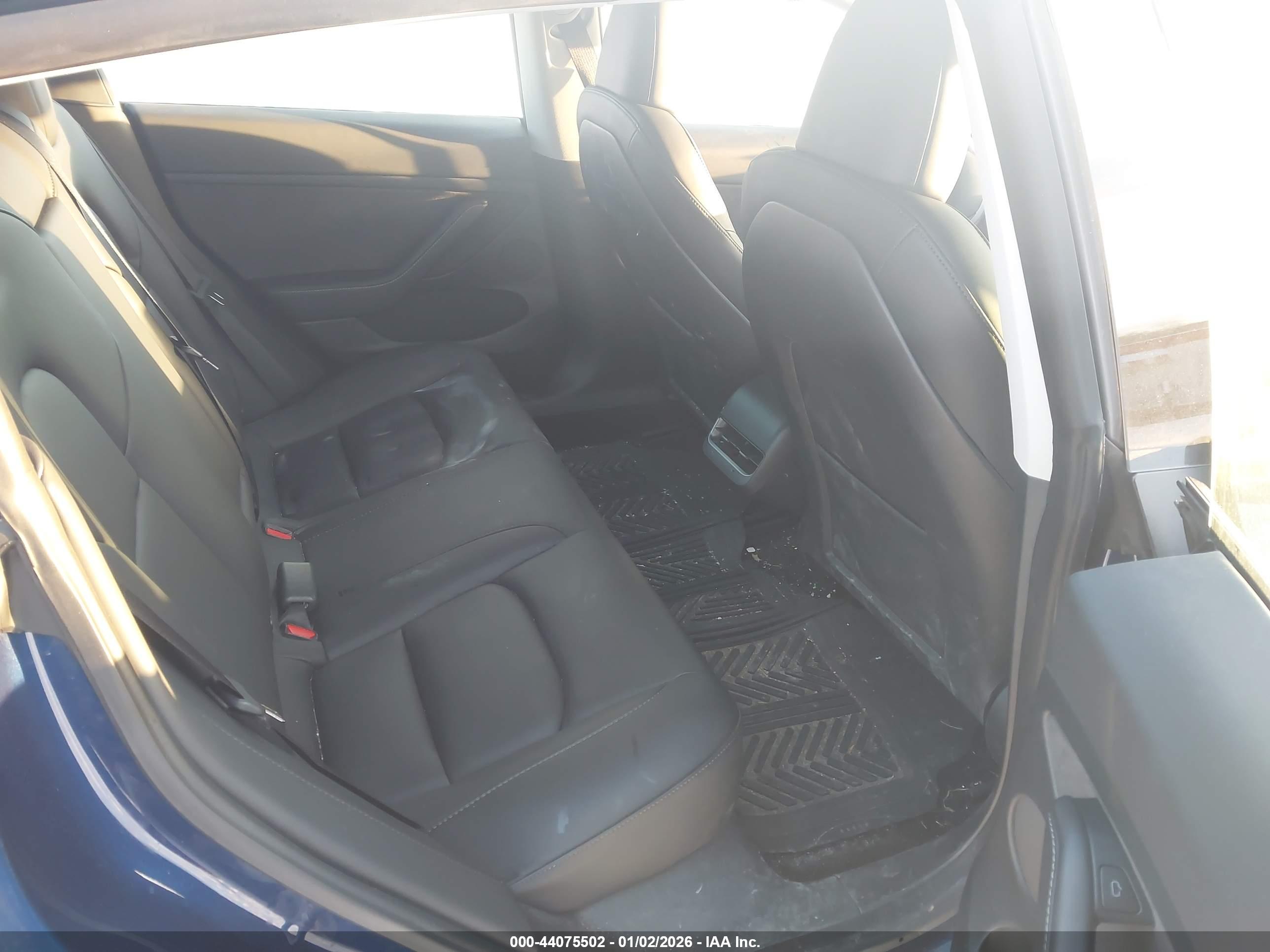 TESLA MODEL image 8