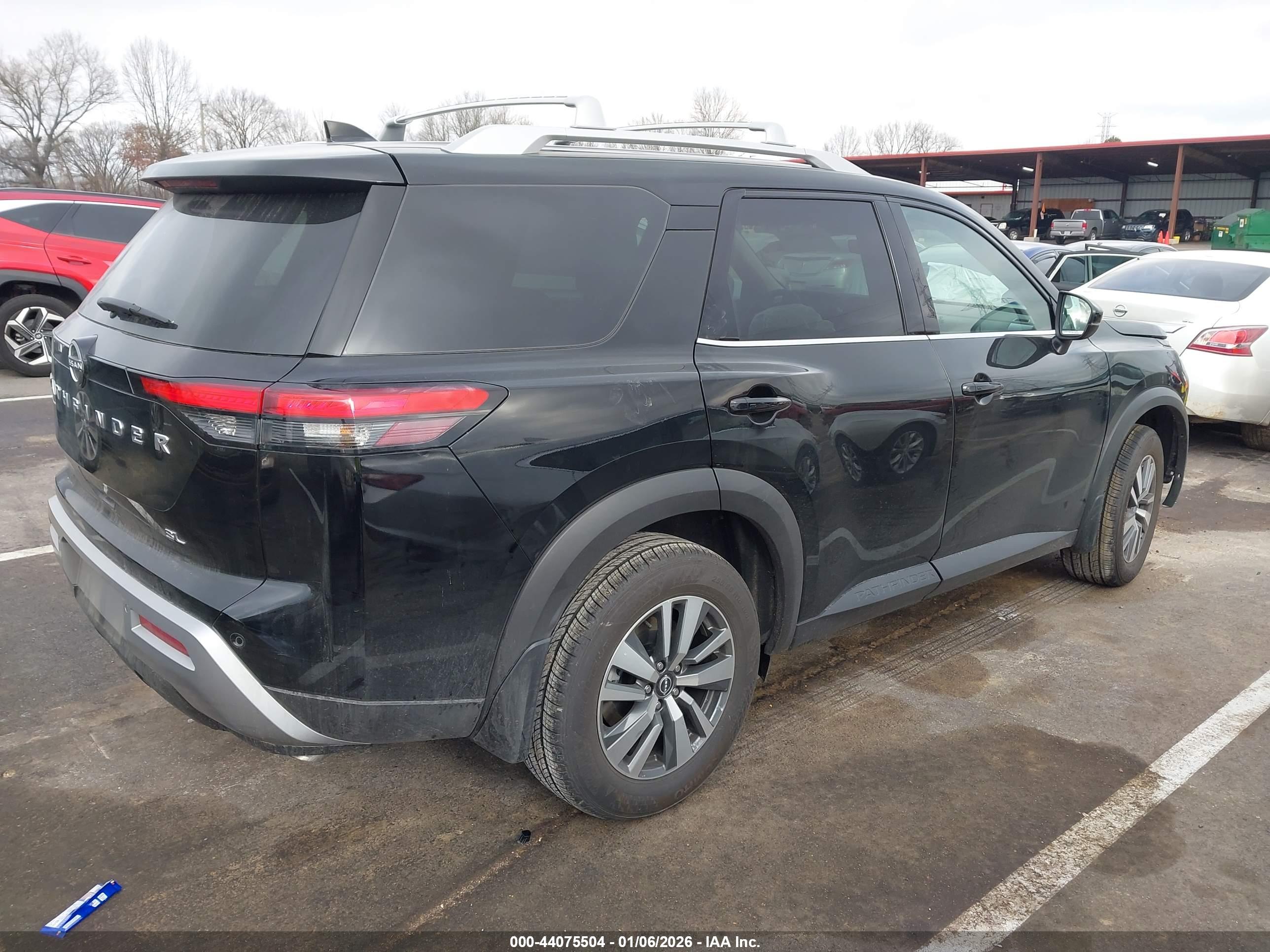 NISSAN PATHFINDER image 4