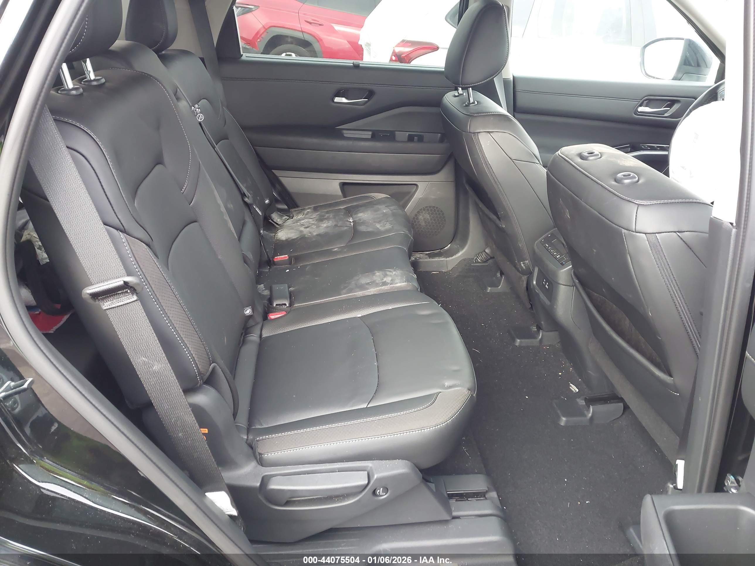 NISSAN PATHFINDER image 8