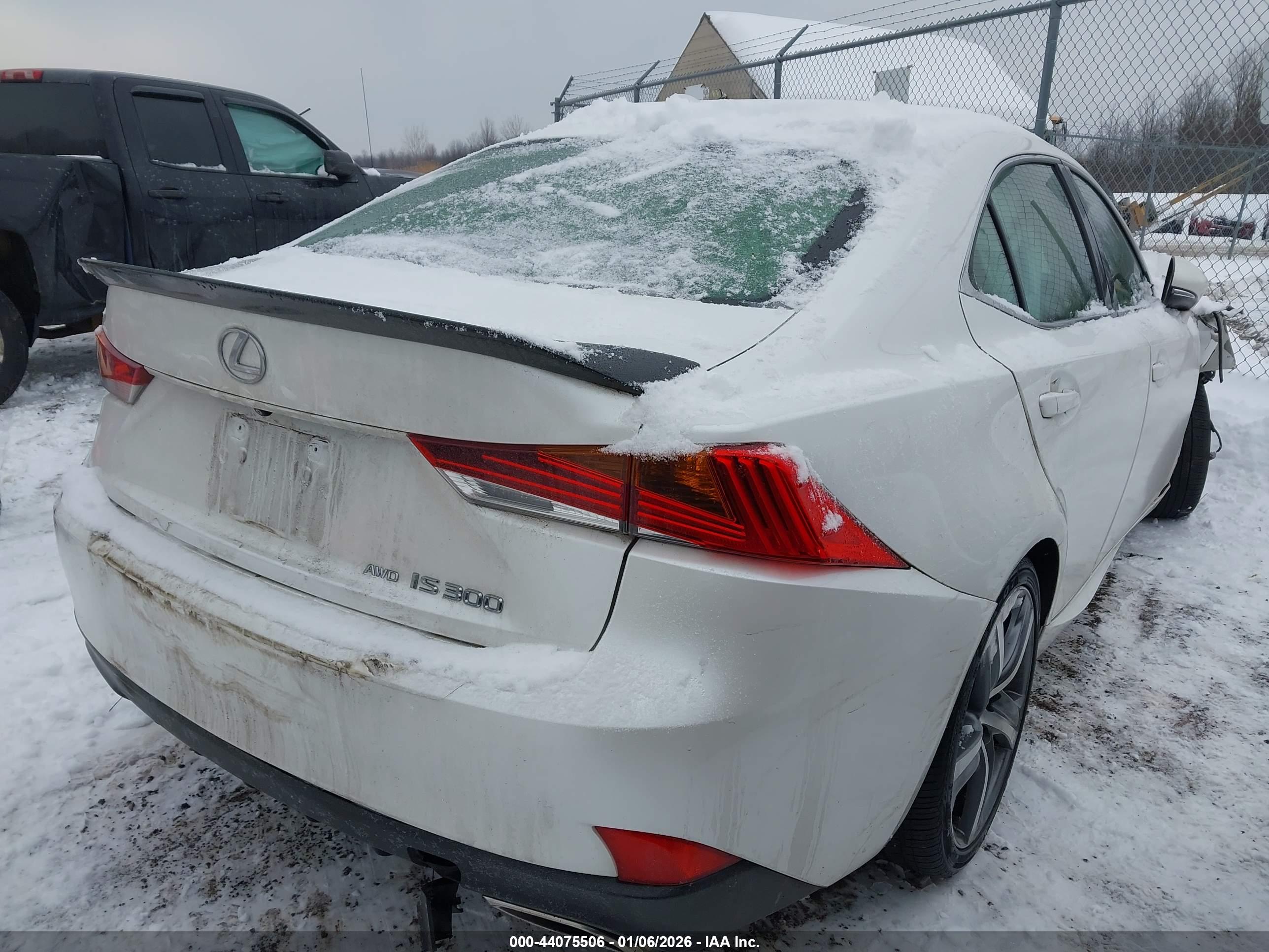 LEXUS IS image 4