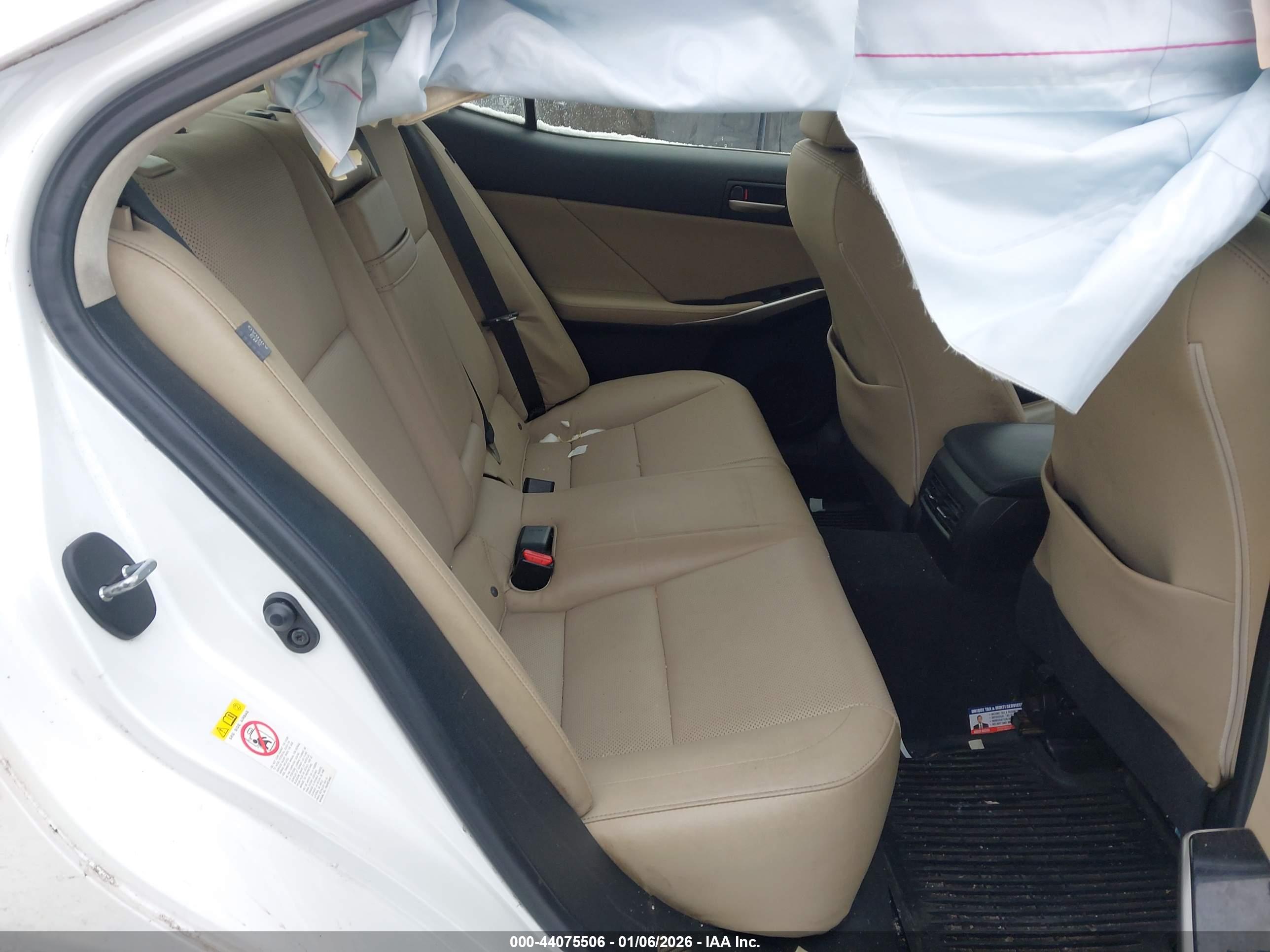 LEXUS IS image 8