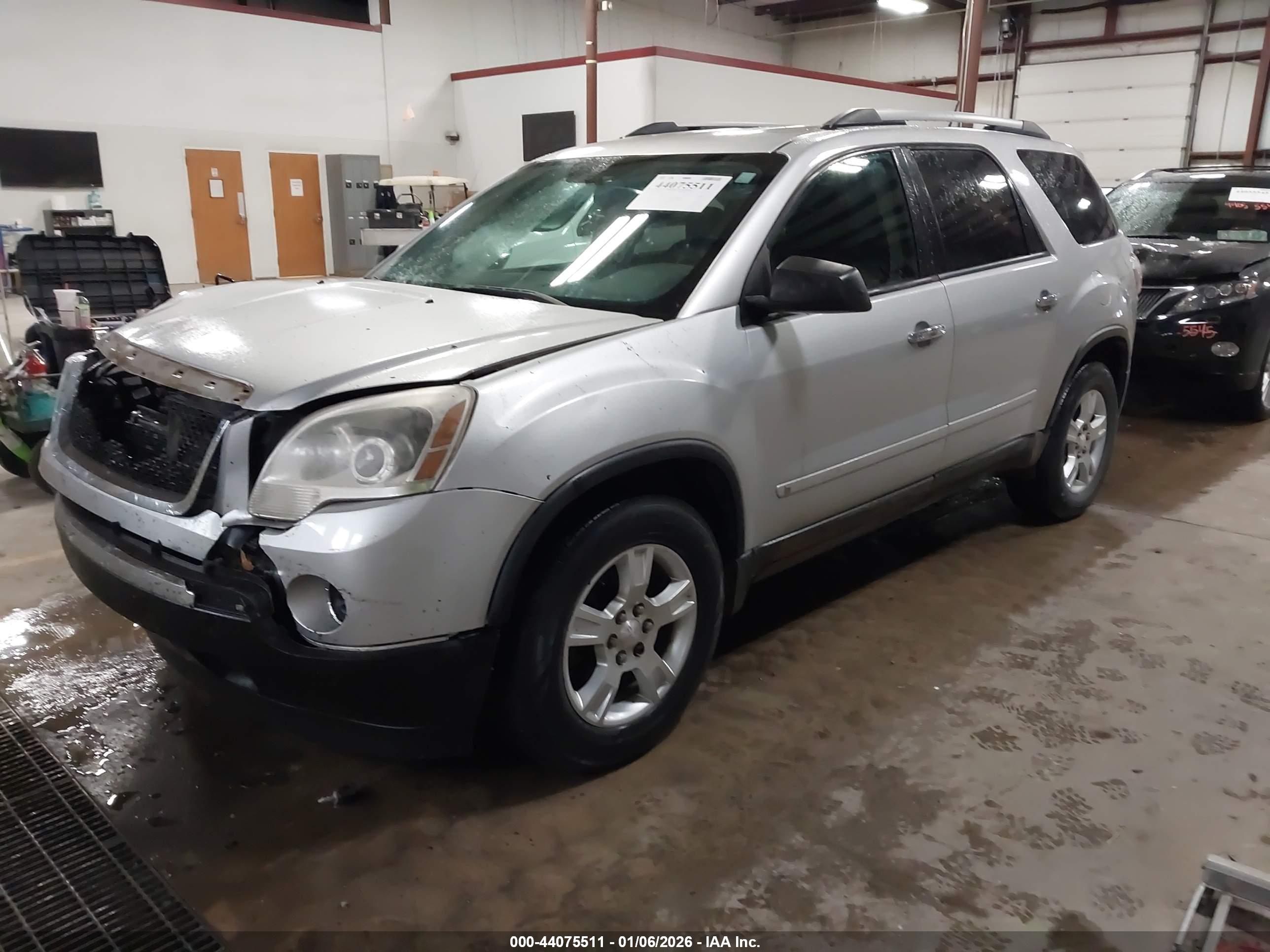 GMC ACADIA image 2