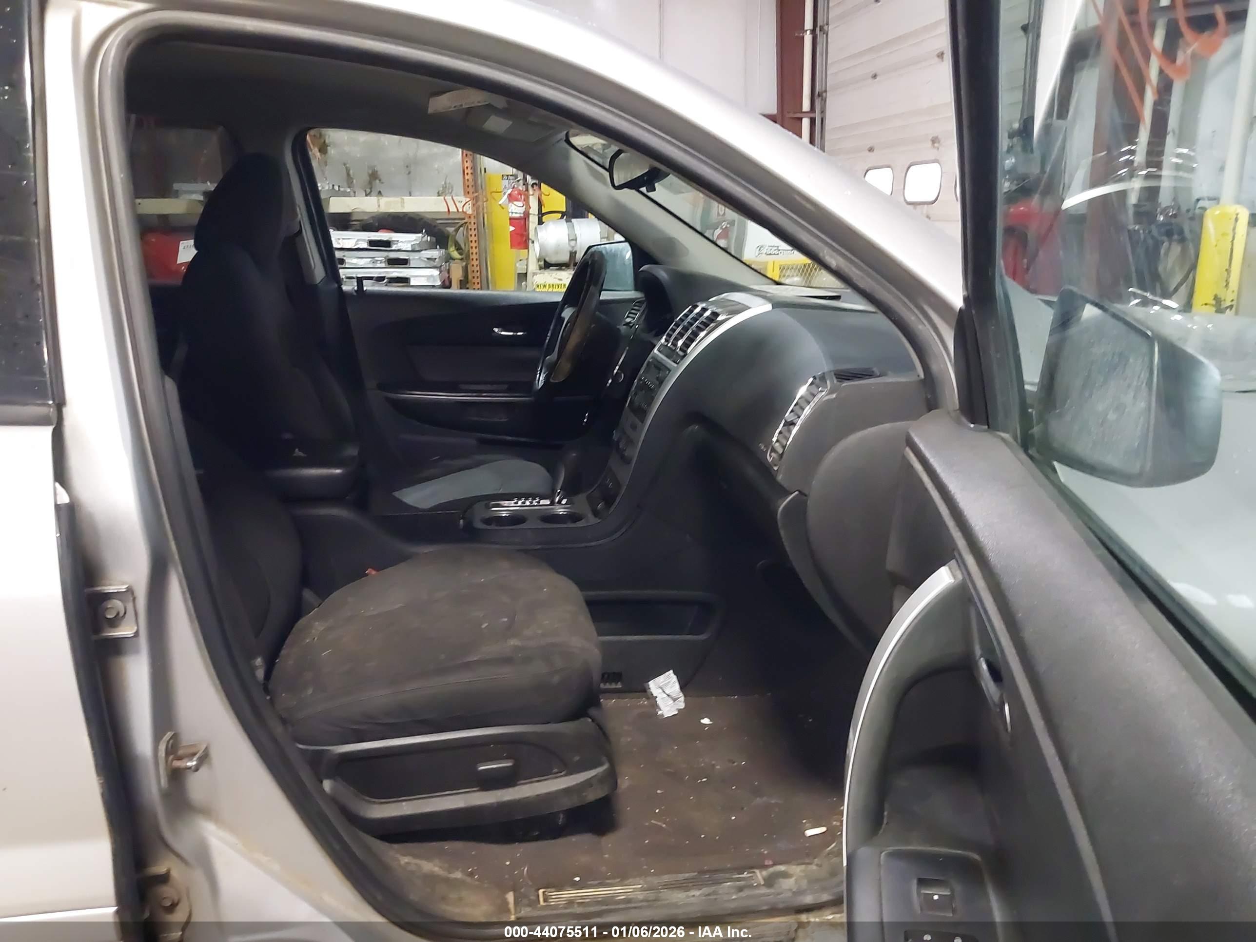GMC ACADIA image 5