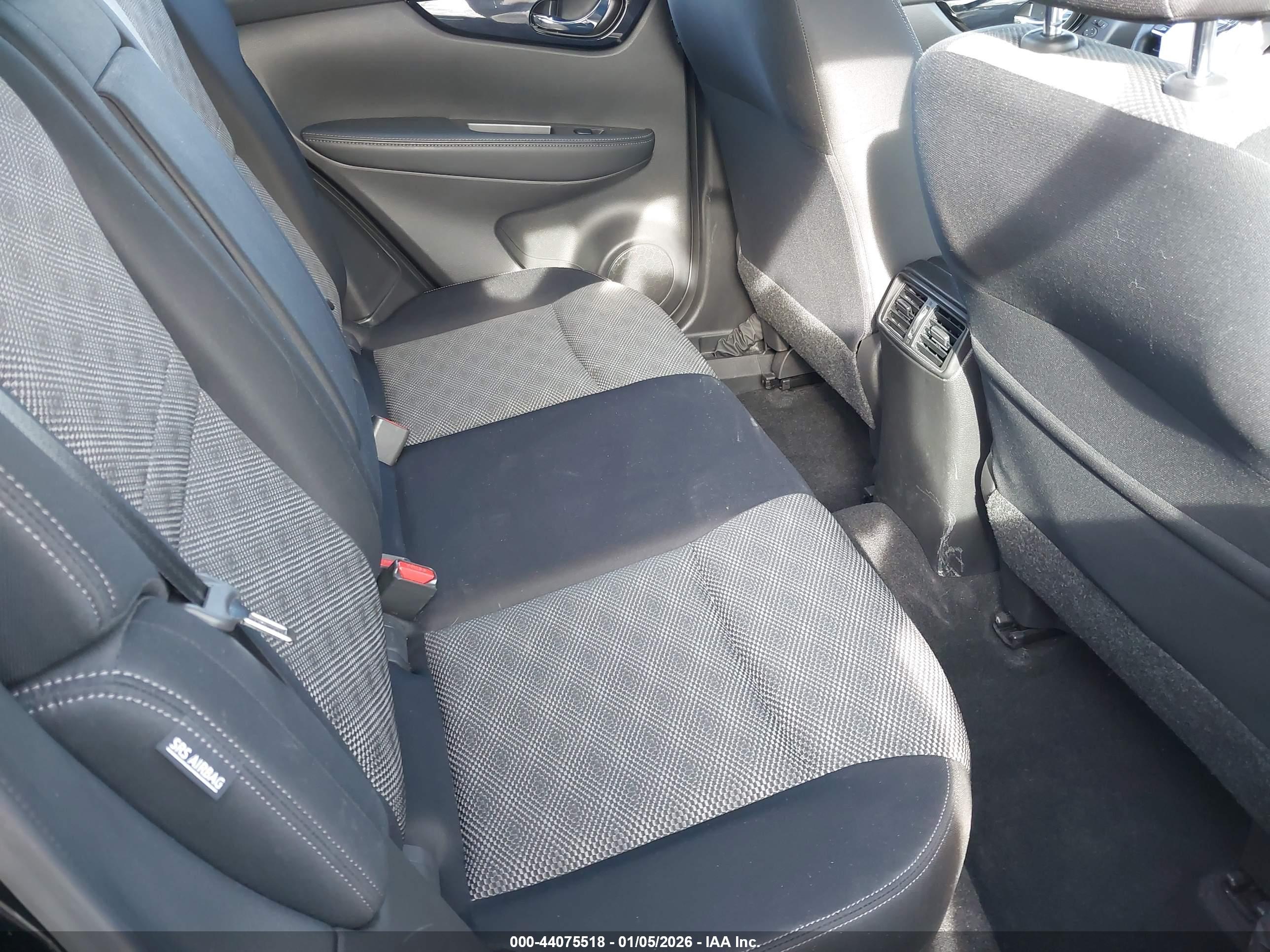 NISSAN ROGUE image 8
