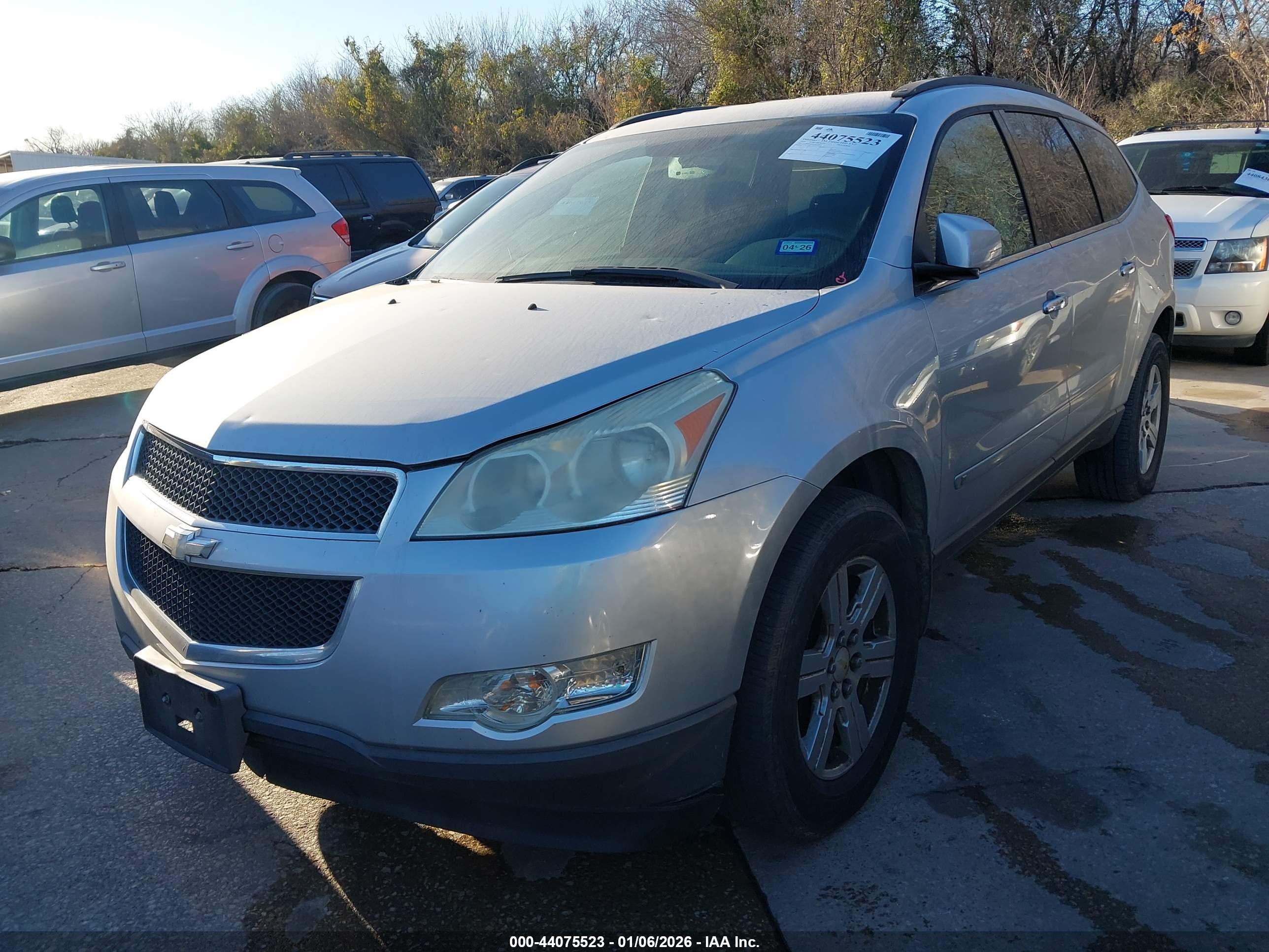 CHEVROLET TRAVERSE image 2