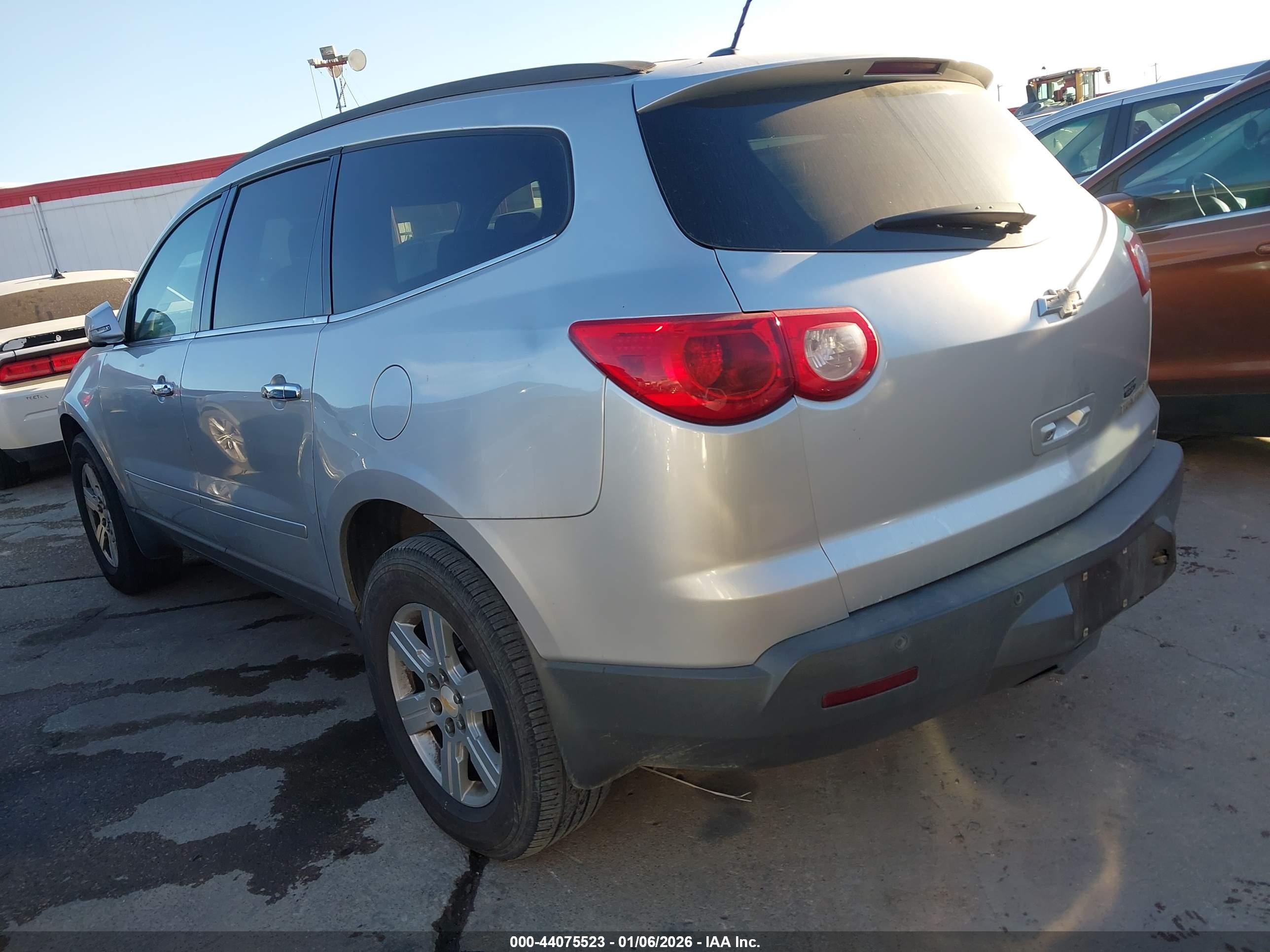 CHEVROLET TRAVERSE image 3