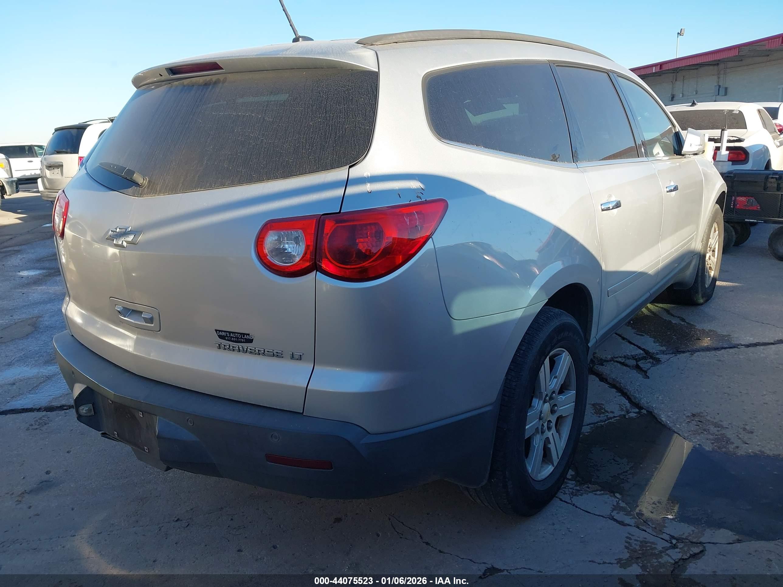 CHEVROLET TRAVERSE image 4