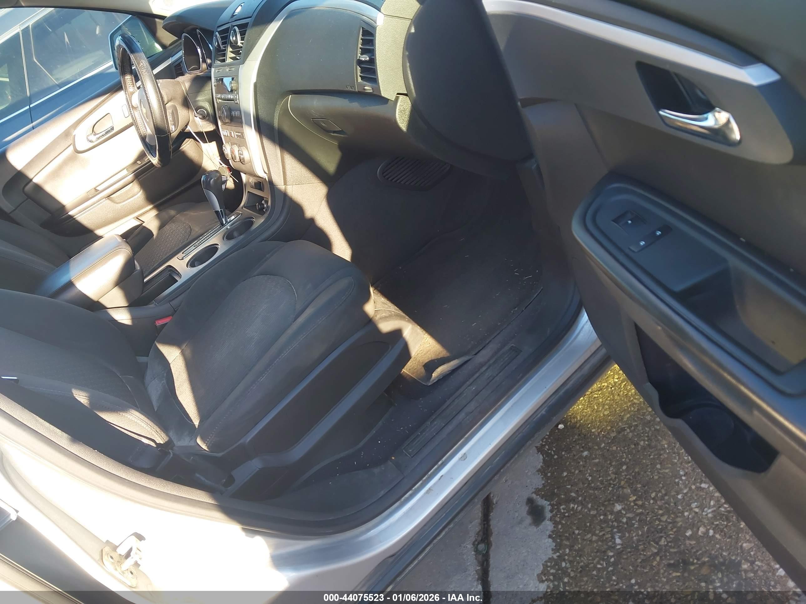 CHEVROLET TRAVERSE image 5