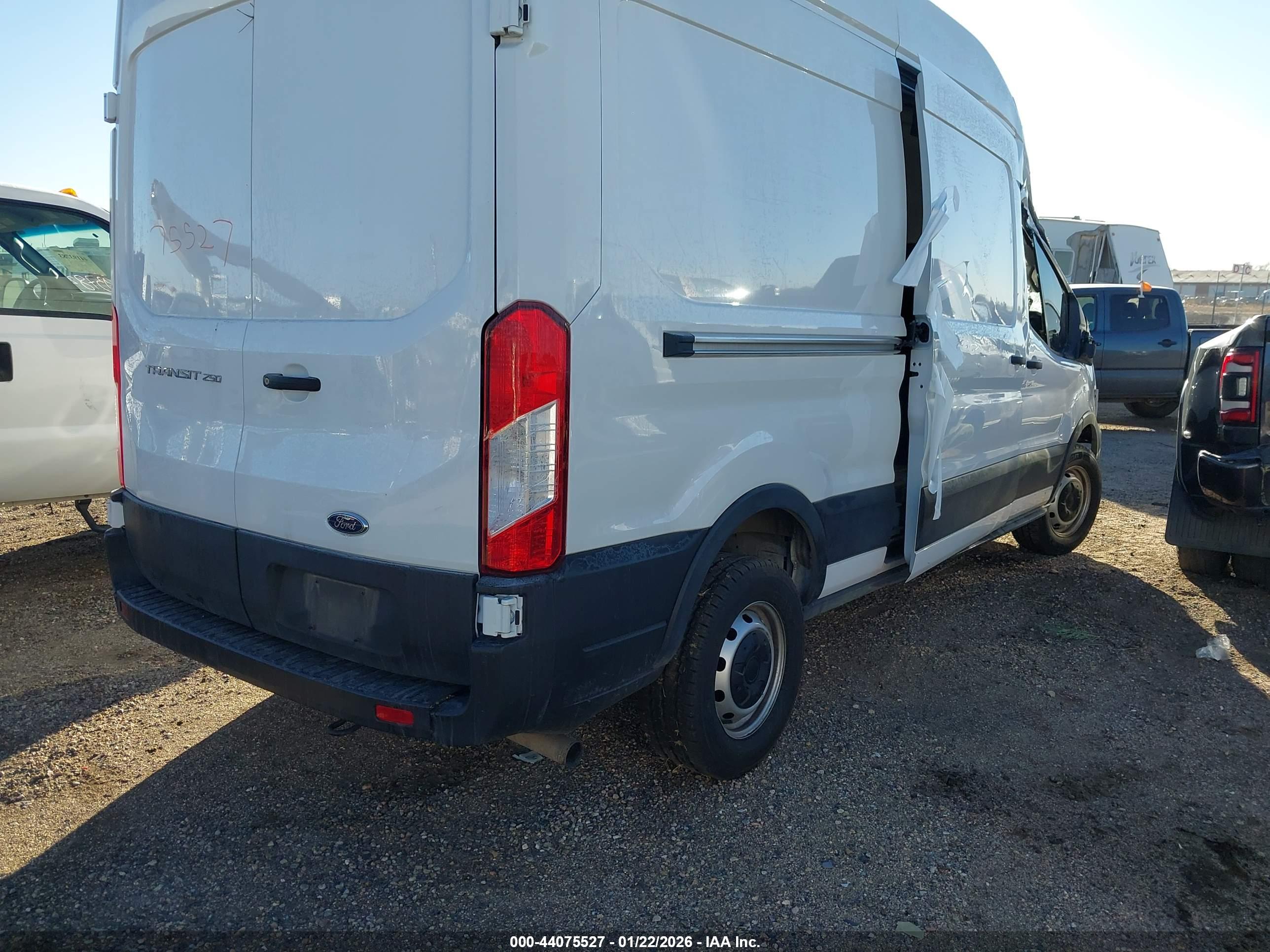 FORD TRANSIT-250 image 4