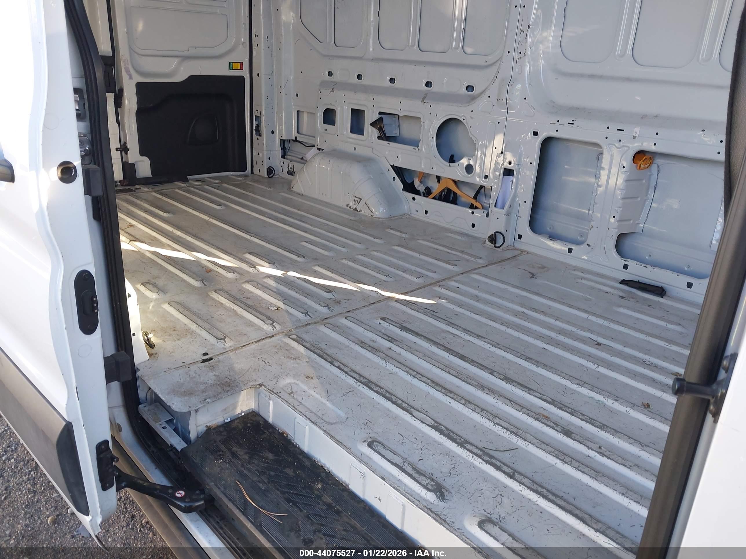 FORD TRANSIT-250 image 8