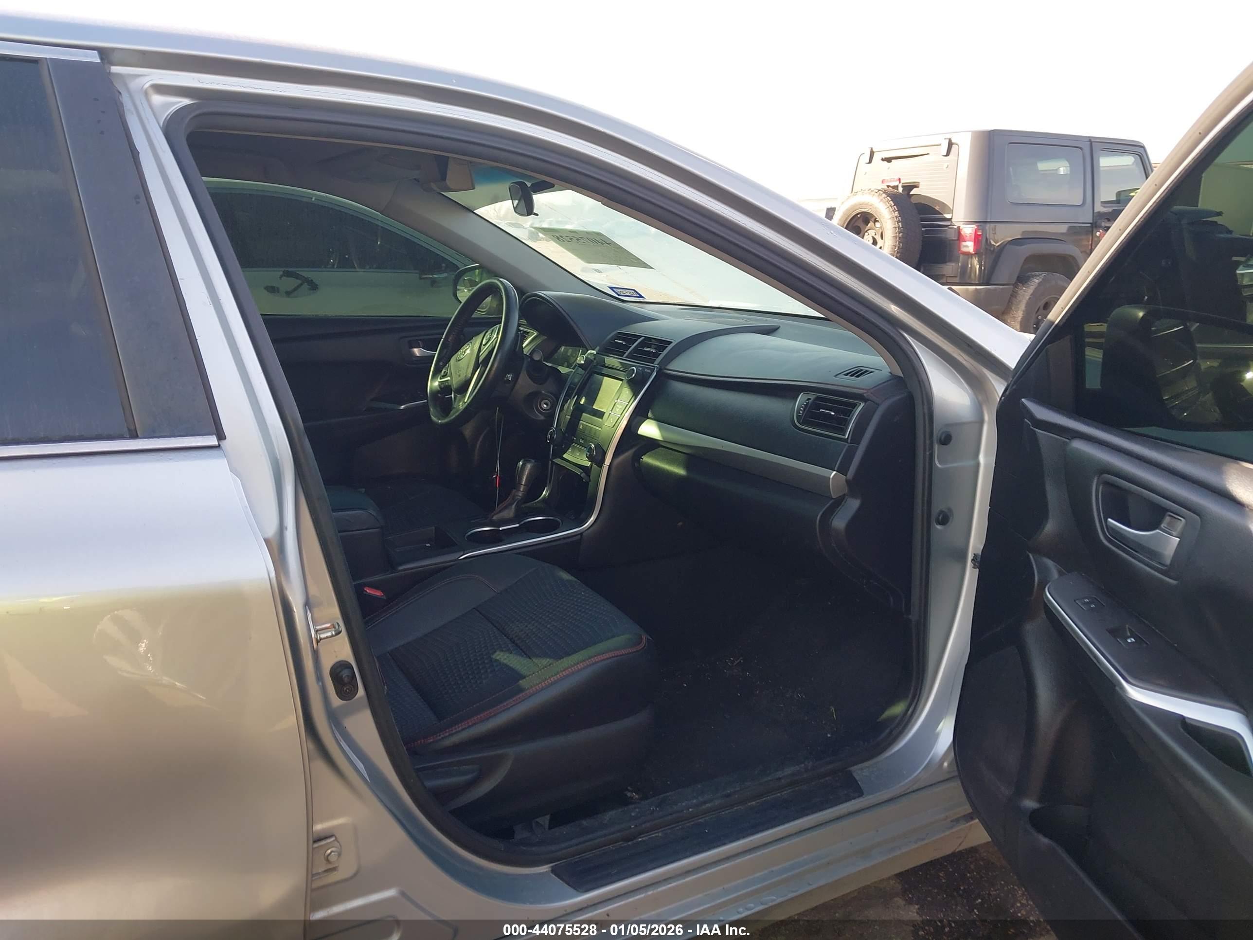 TOYOTA CAMRY image 5