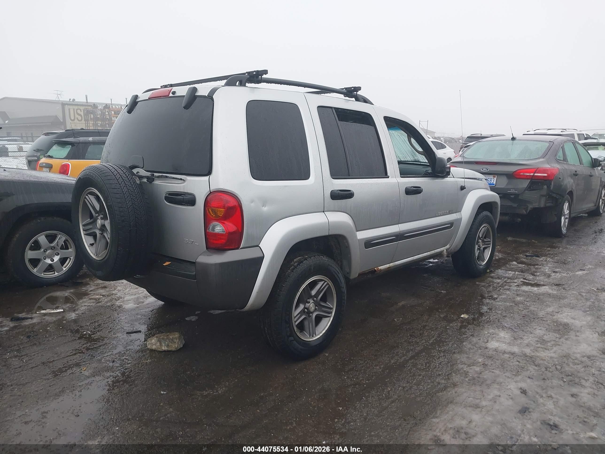 JEEP LIBERTY image 4