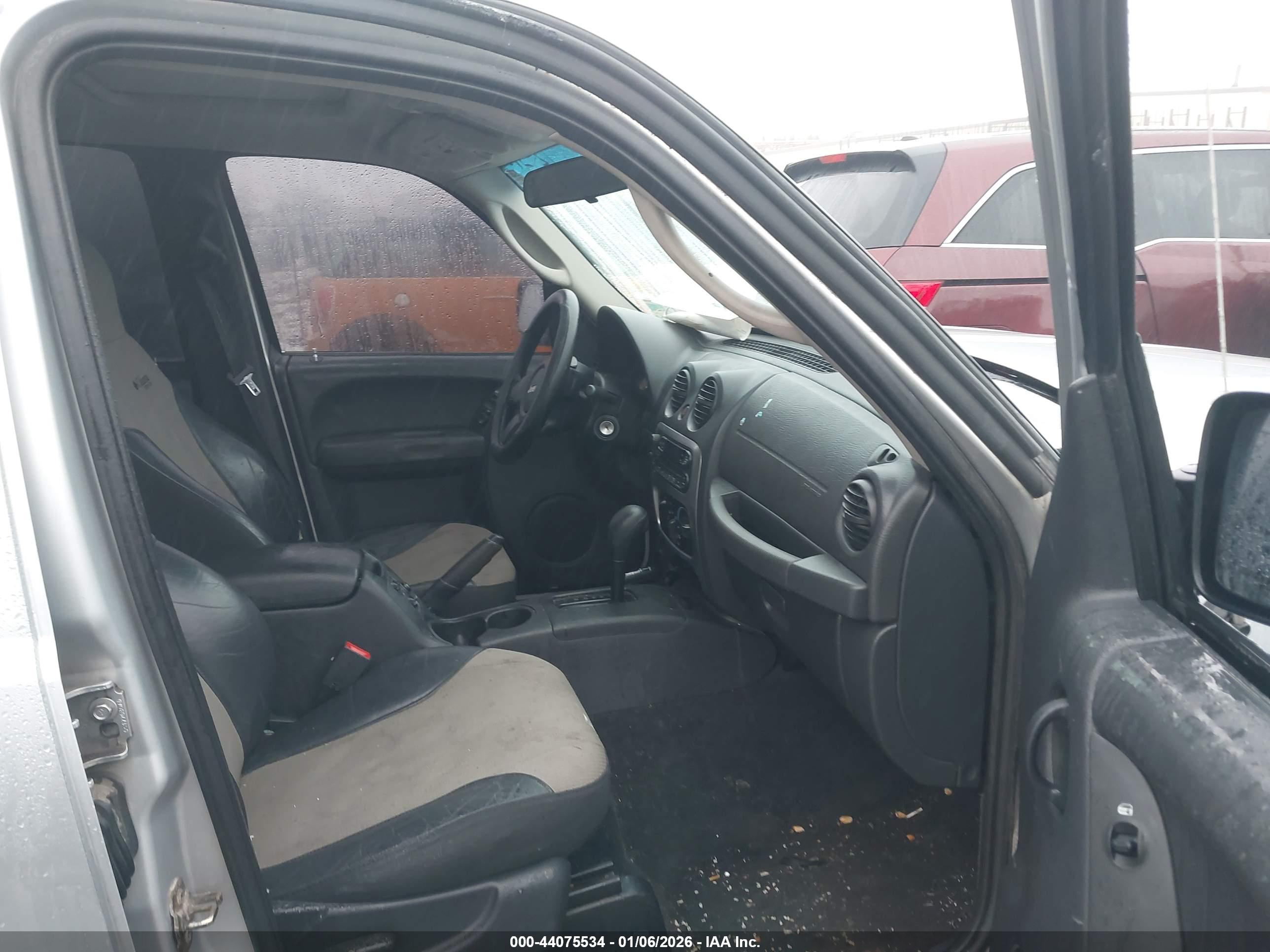 JEEP LIBERTY image 5