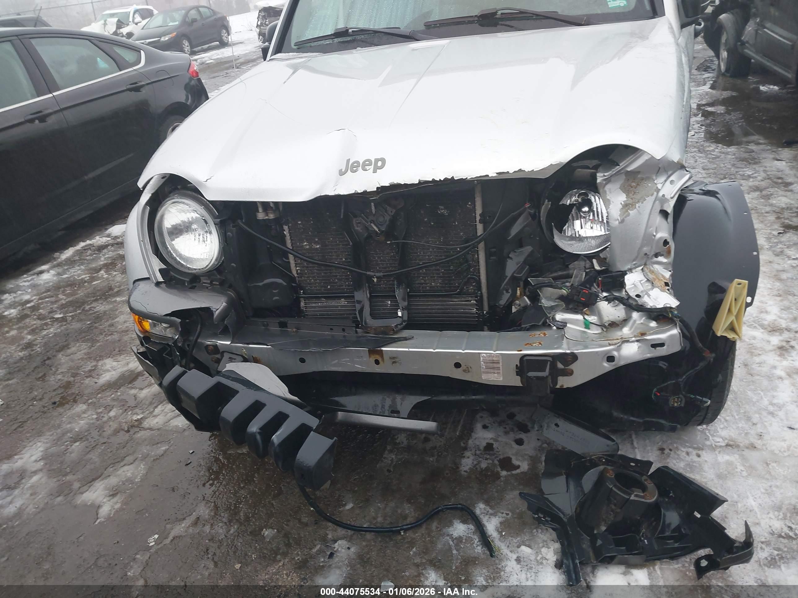 JEEP LIBERTY image 6