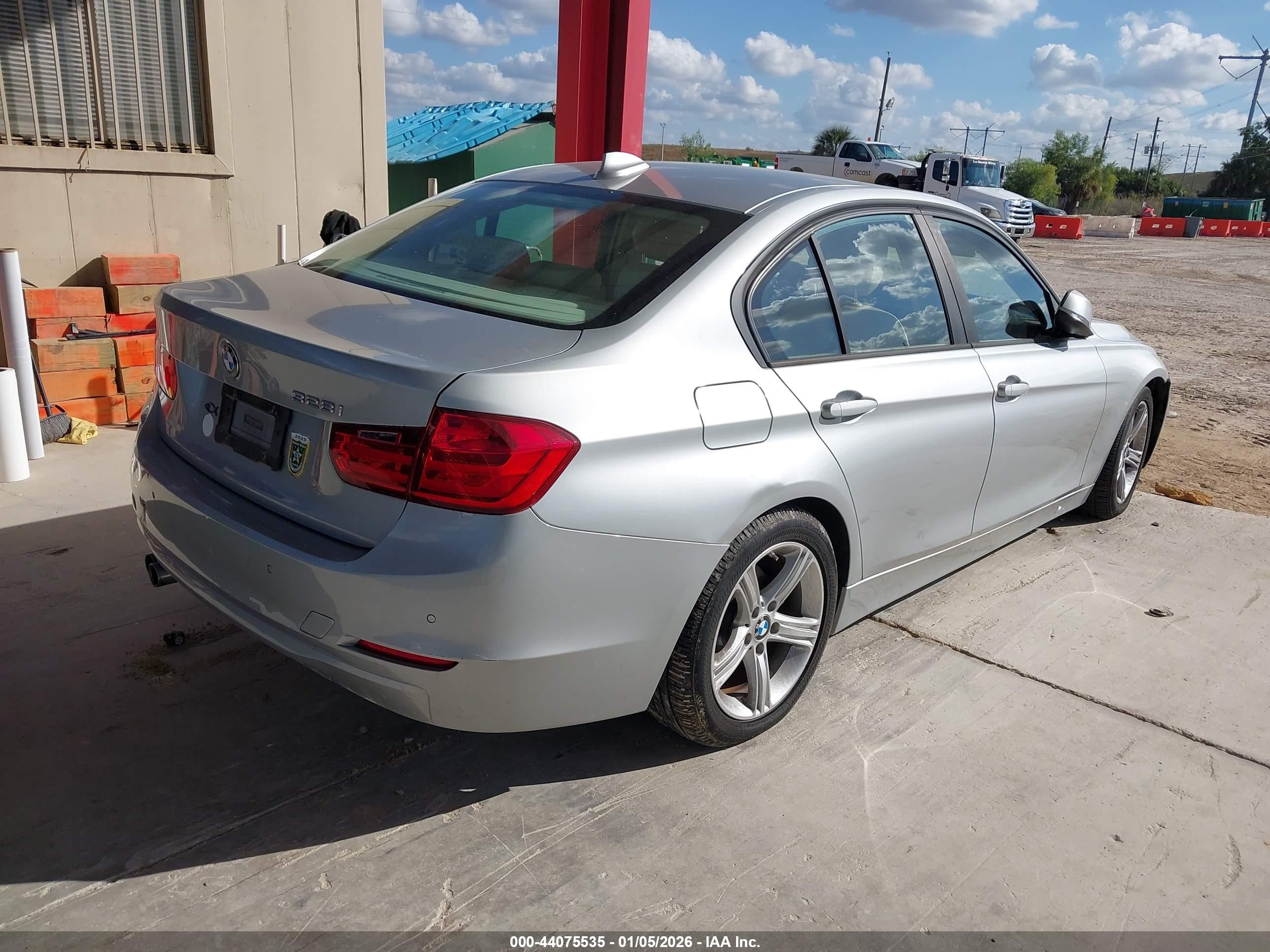BMW 328I image 4