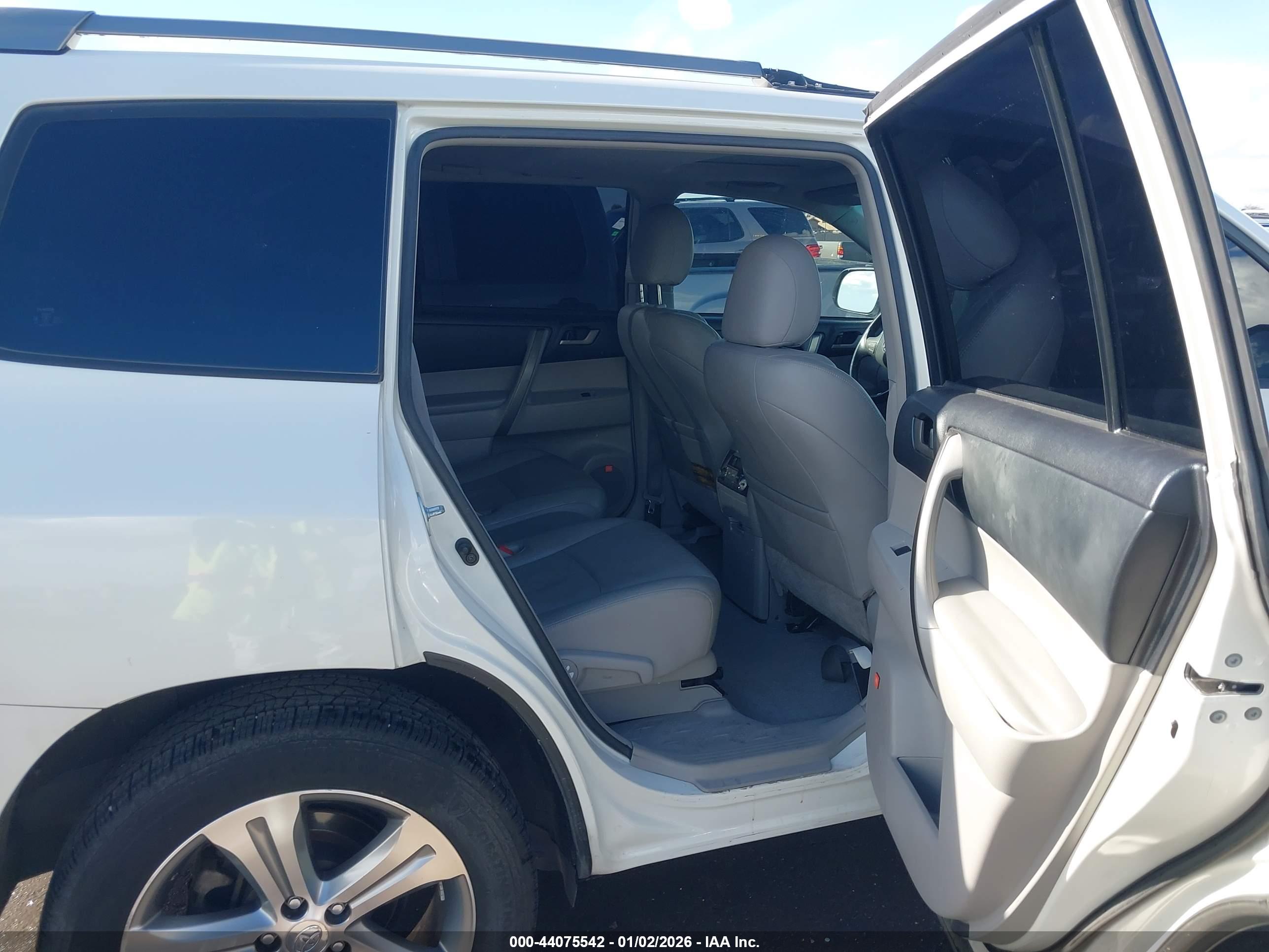 TOYOTA HIGHLANDER image 8
