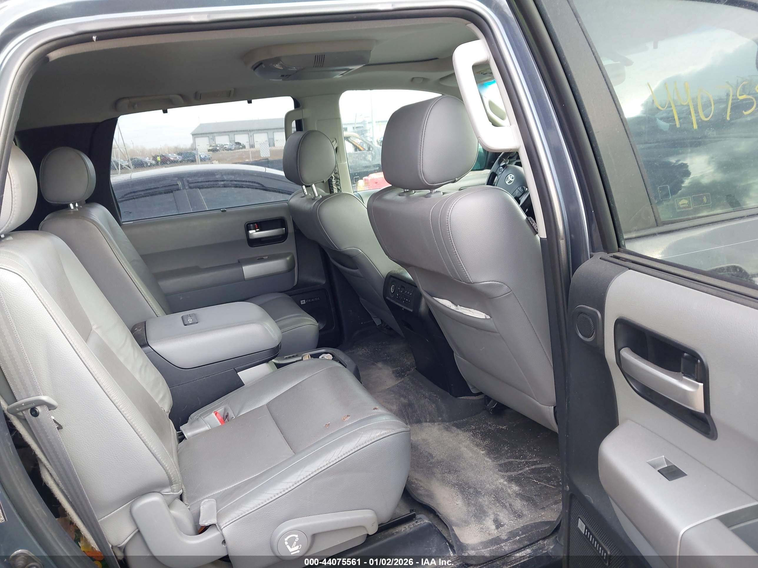TOYOTA SEQUOIA image 8