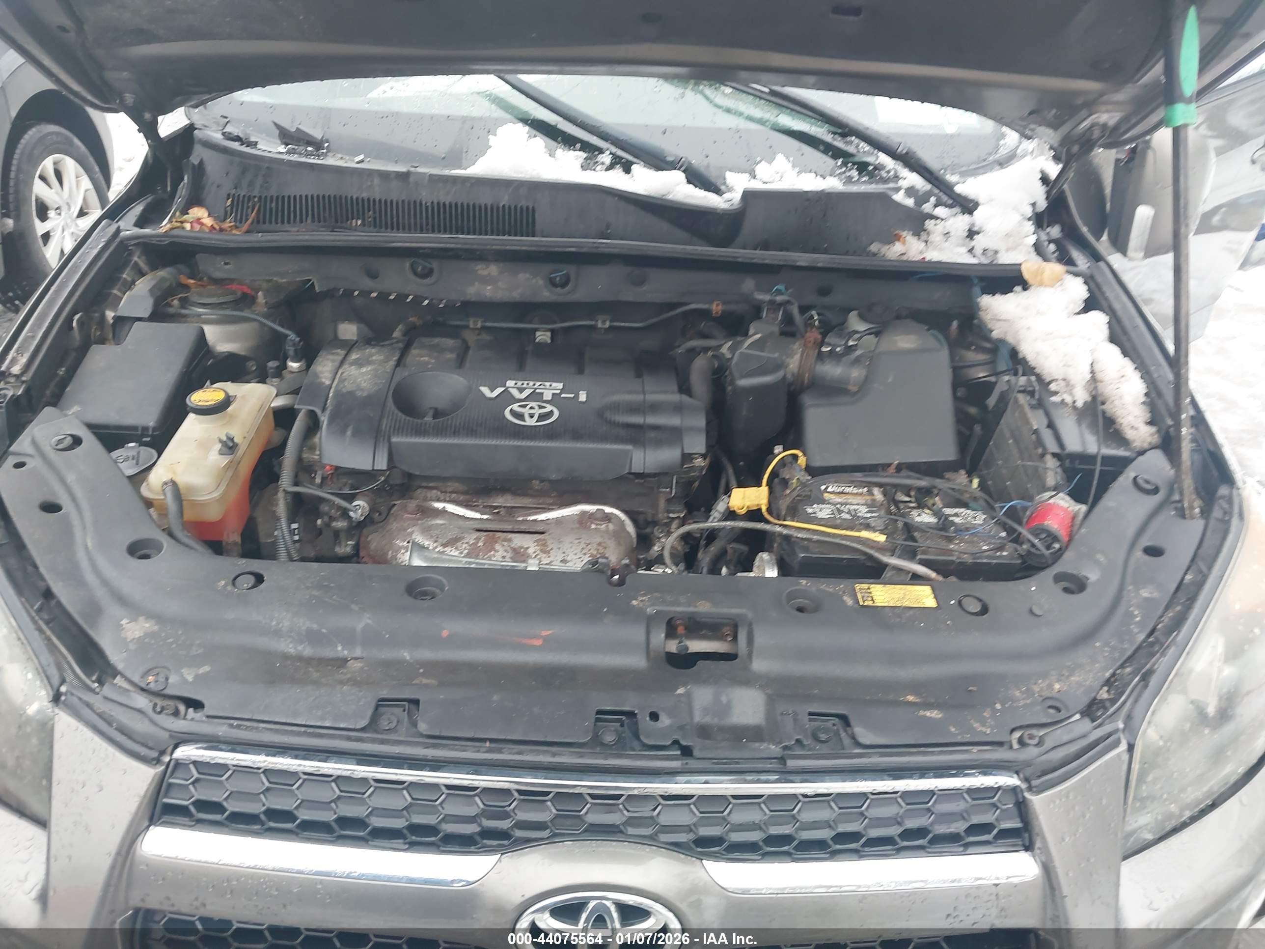 TOYOTA RAV4 image 10
