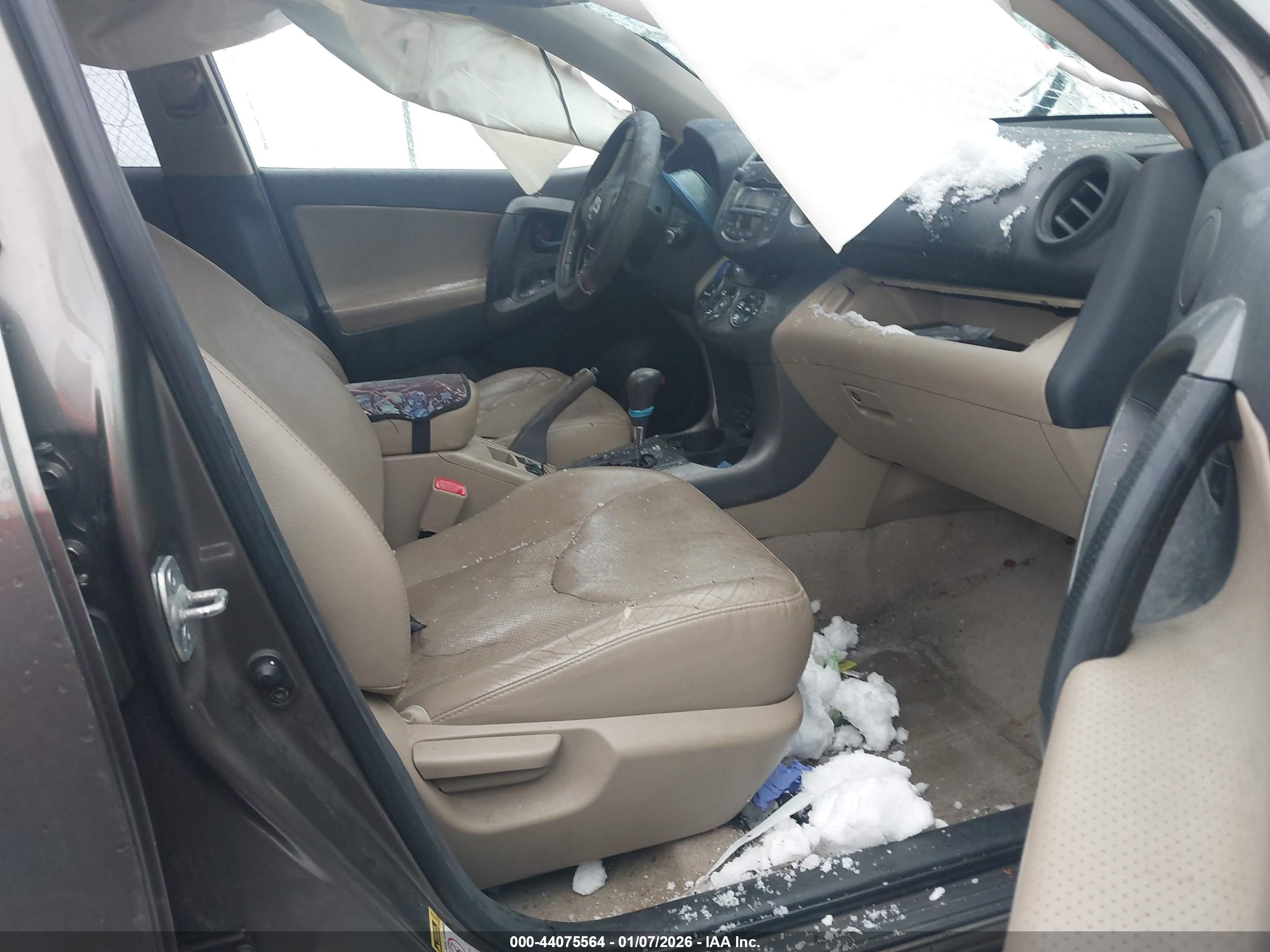TOYOTA RAV4 image 5