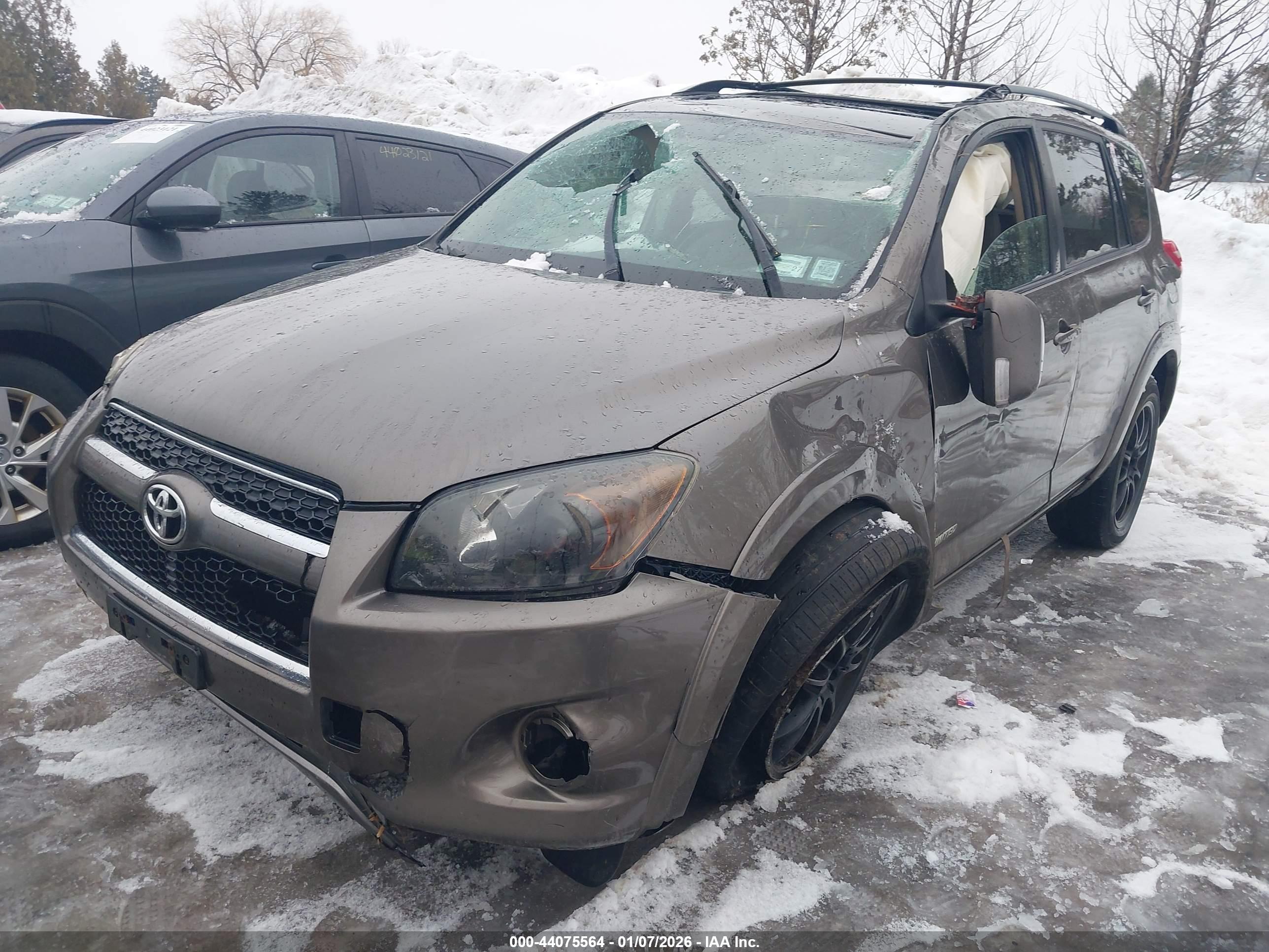 TOYOTA RAV4 image 6