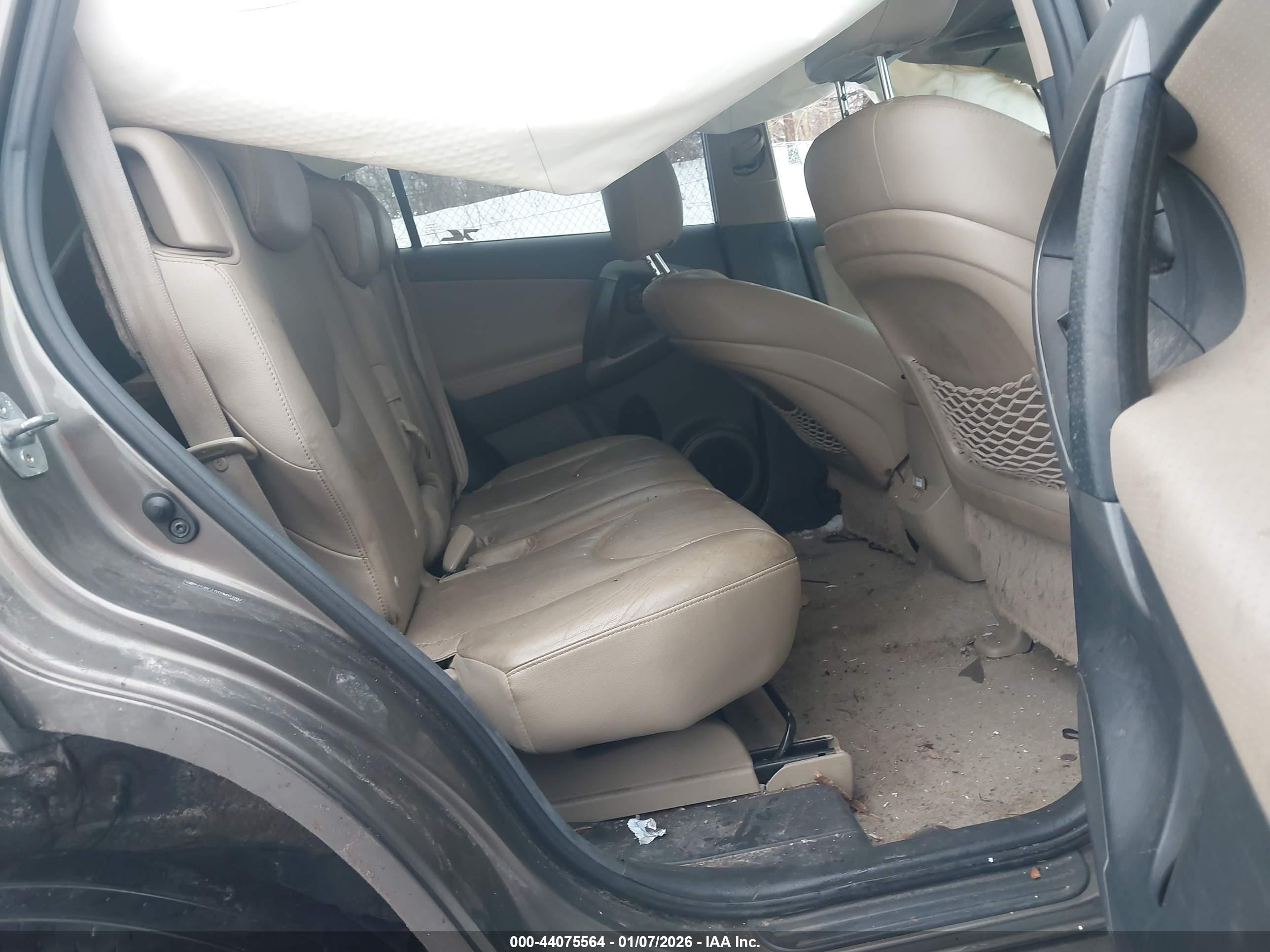 TOYOTA RAV4 image 8