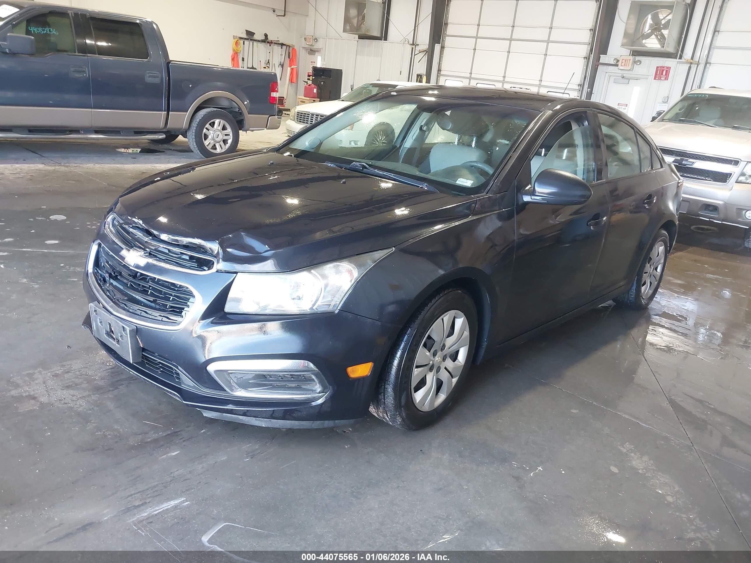 CHEVROLET CRUZE image 2